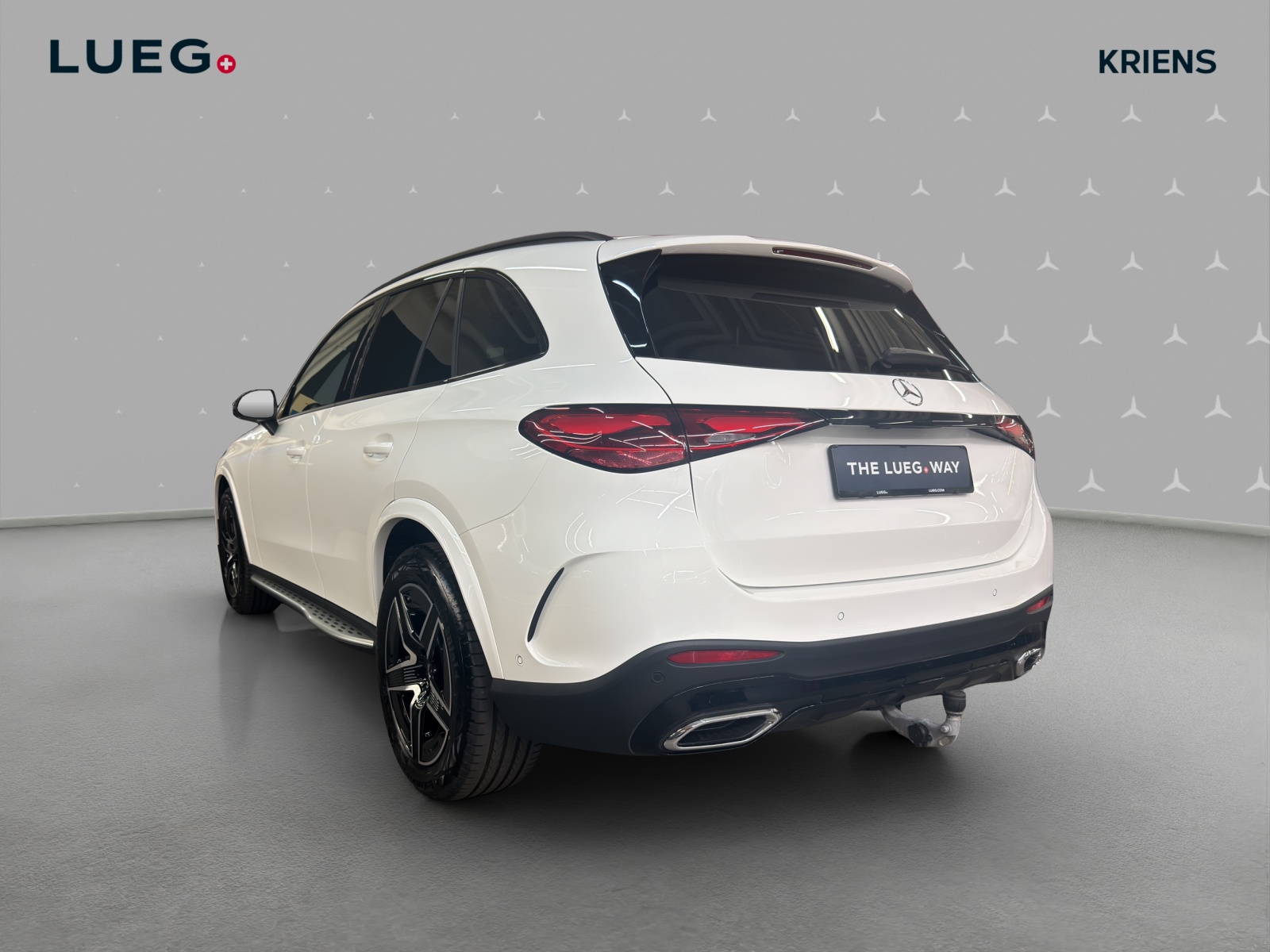 MERCEDES-BENZ GLC 300 4M - AMG / 360 Grad Kamera / Panorama-Dach / AHK /-image-2
