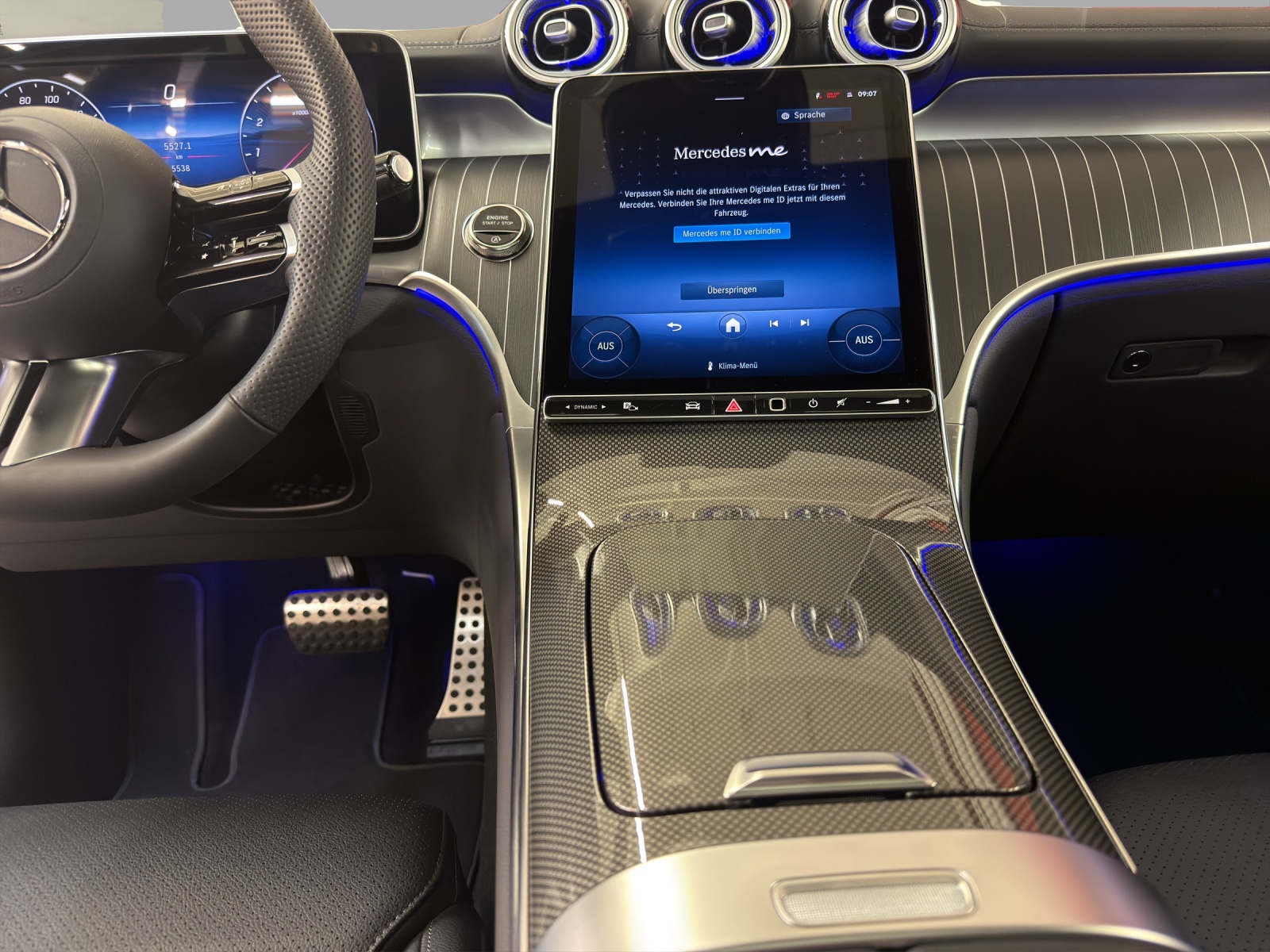 MERCEDES-BENZ GLC 300 4M - AMG / 360 Grad Kamera / Panorama-Dach / AHK /-image-11