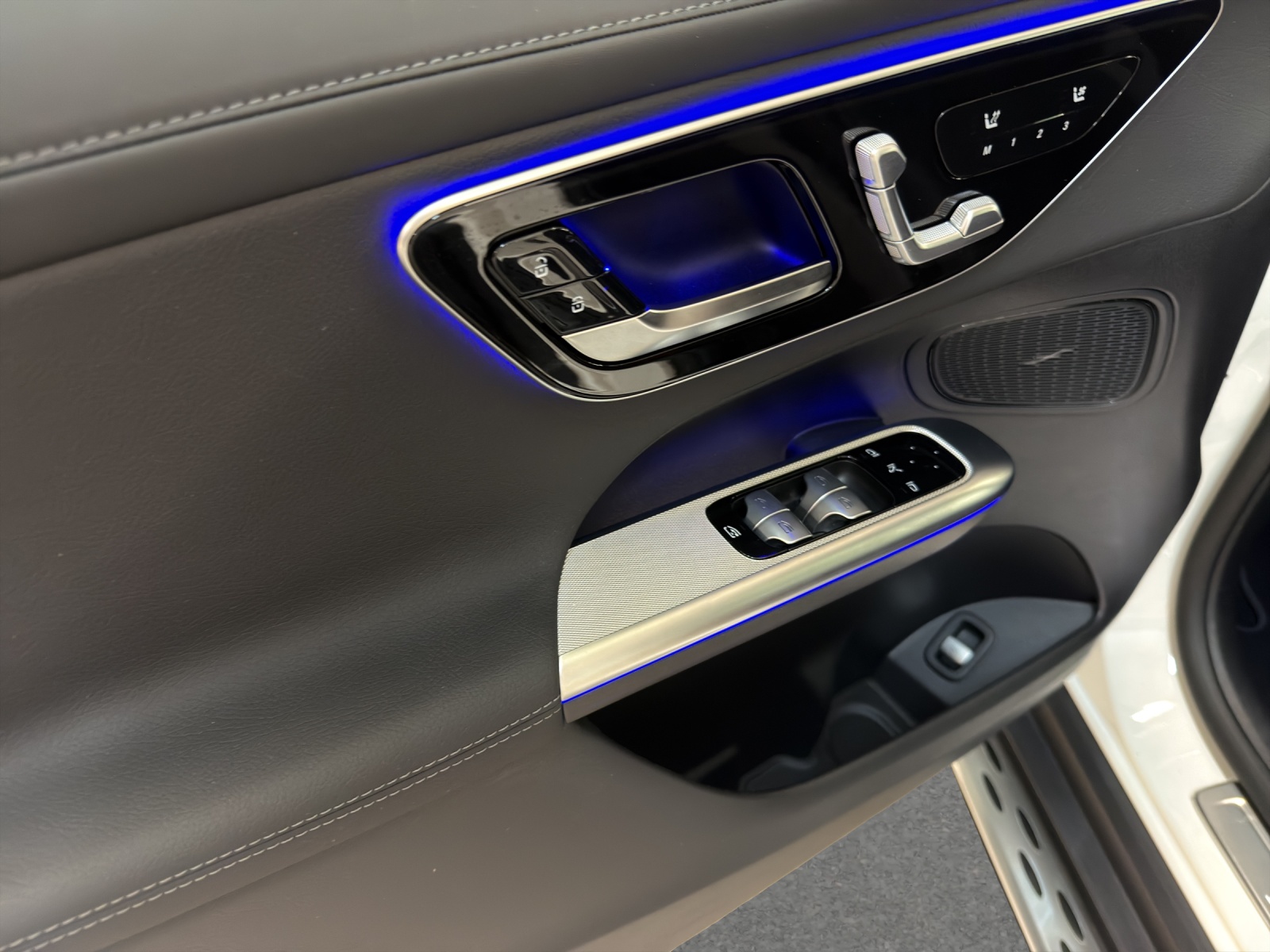 MERCEDES-BENZ GLC 300 4M - AMG / 360 Grad Kamera / Panorama-Dach / AHK /-image-12