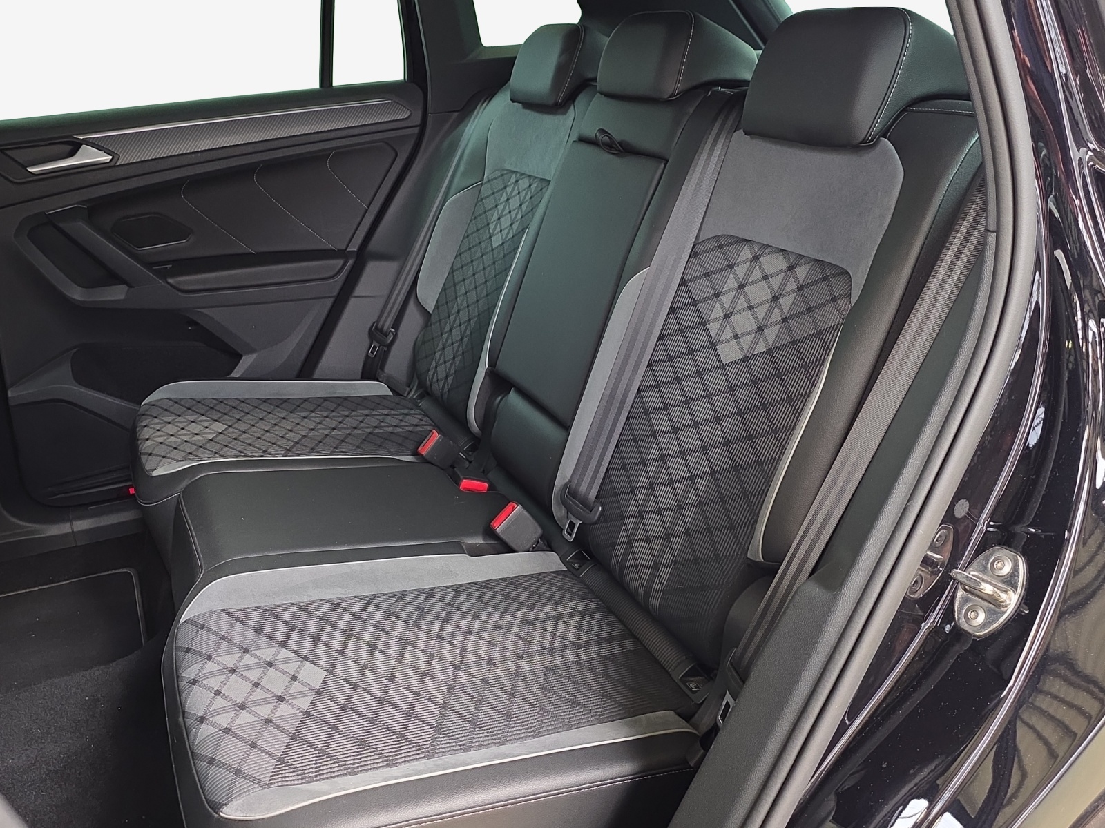 VW Tiguan 2.0TSI R-Line 4Motion DSG-image-11