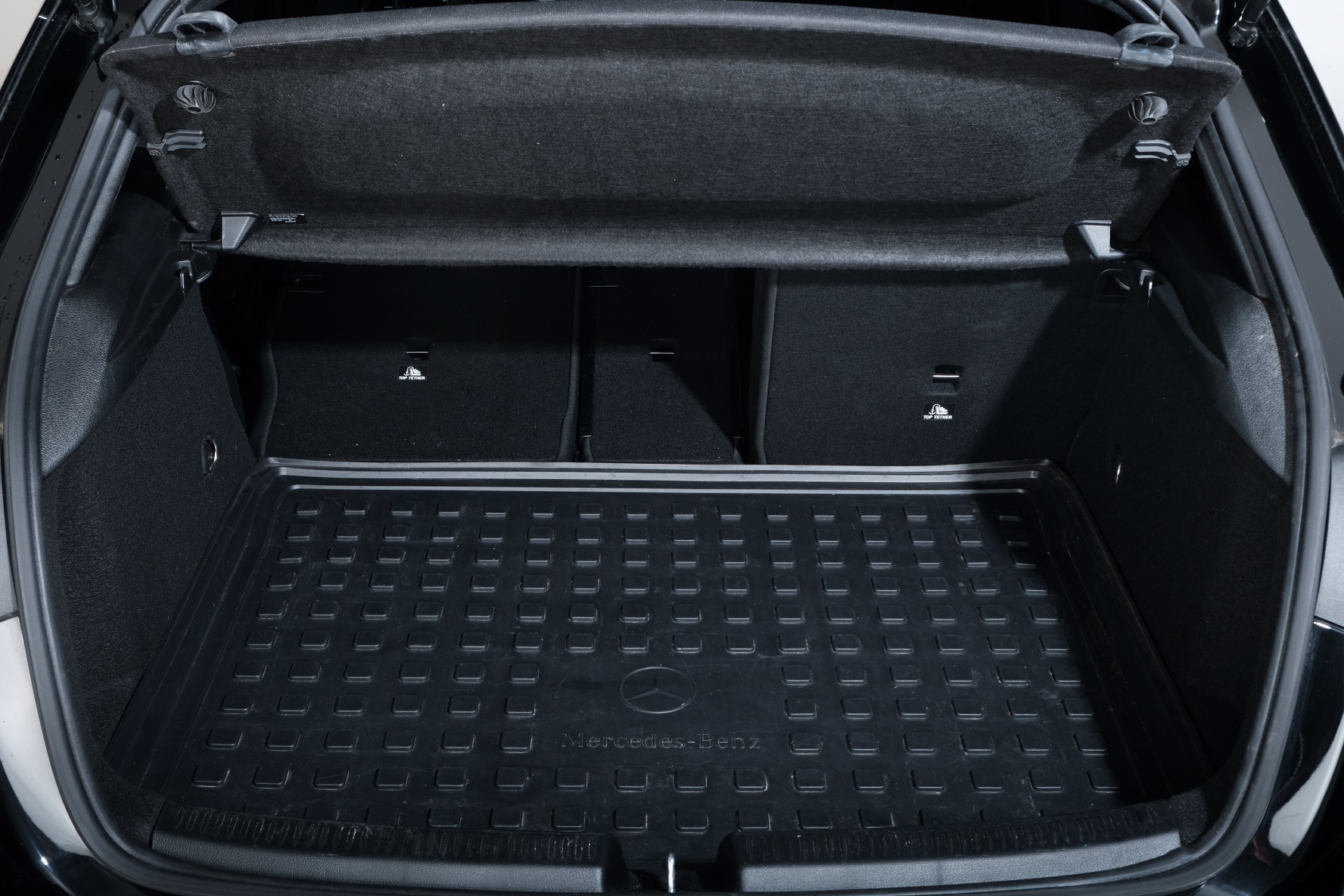 MERCEDES-BENZ A 220 d AMG Line-image-14