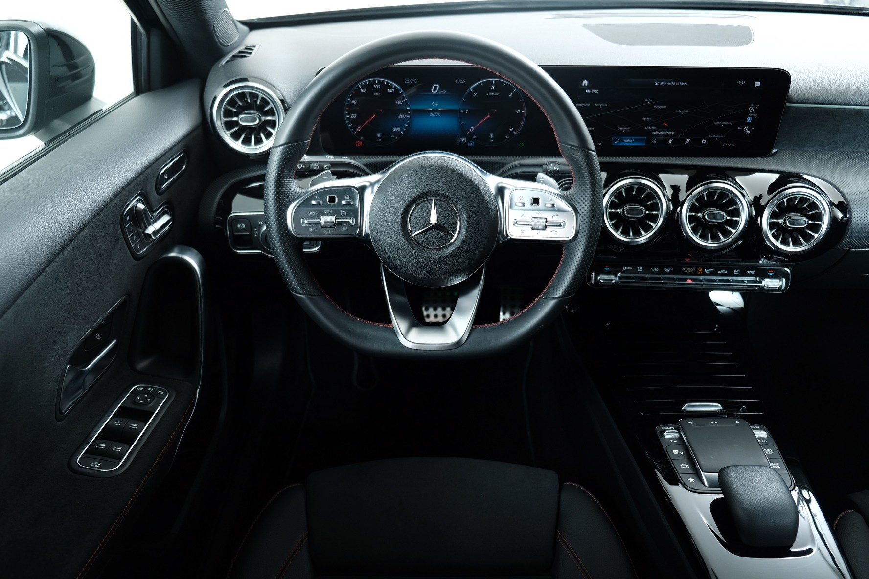 MERCEDES-BENZ A 220 d AMG Line-image-6