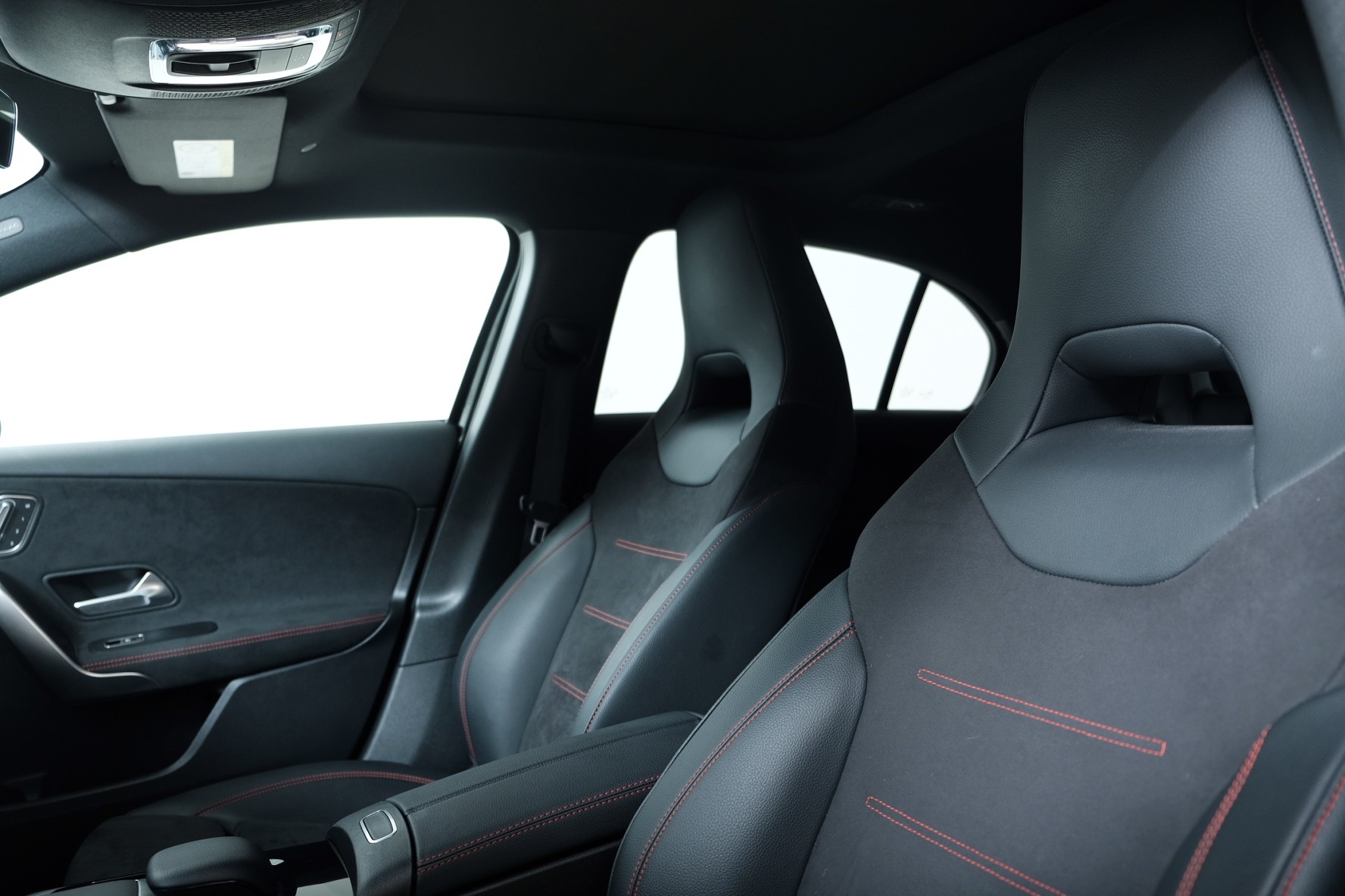 MERCEDES-BENZ A 220 d AMG Line-image-10