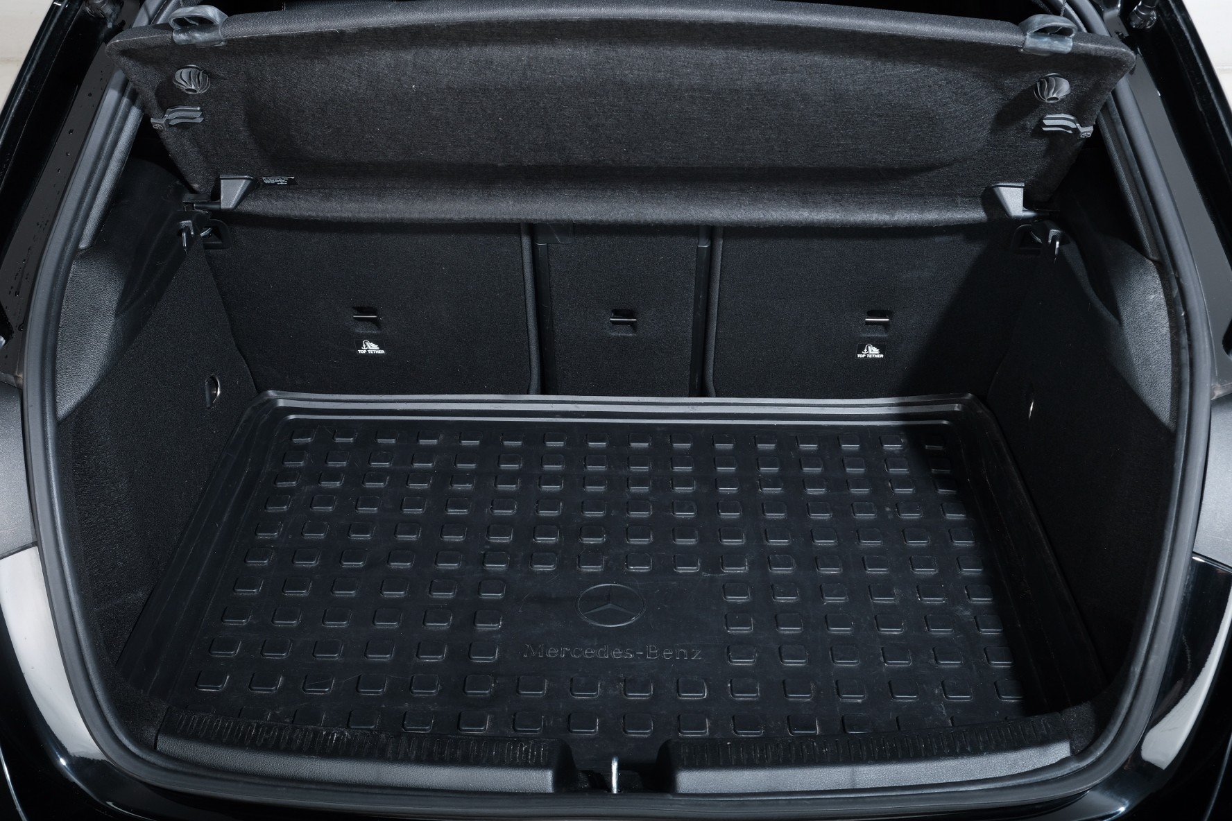 MERCEDES-BENZ A 220 d AMG Line-image-13