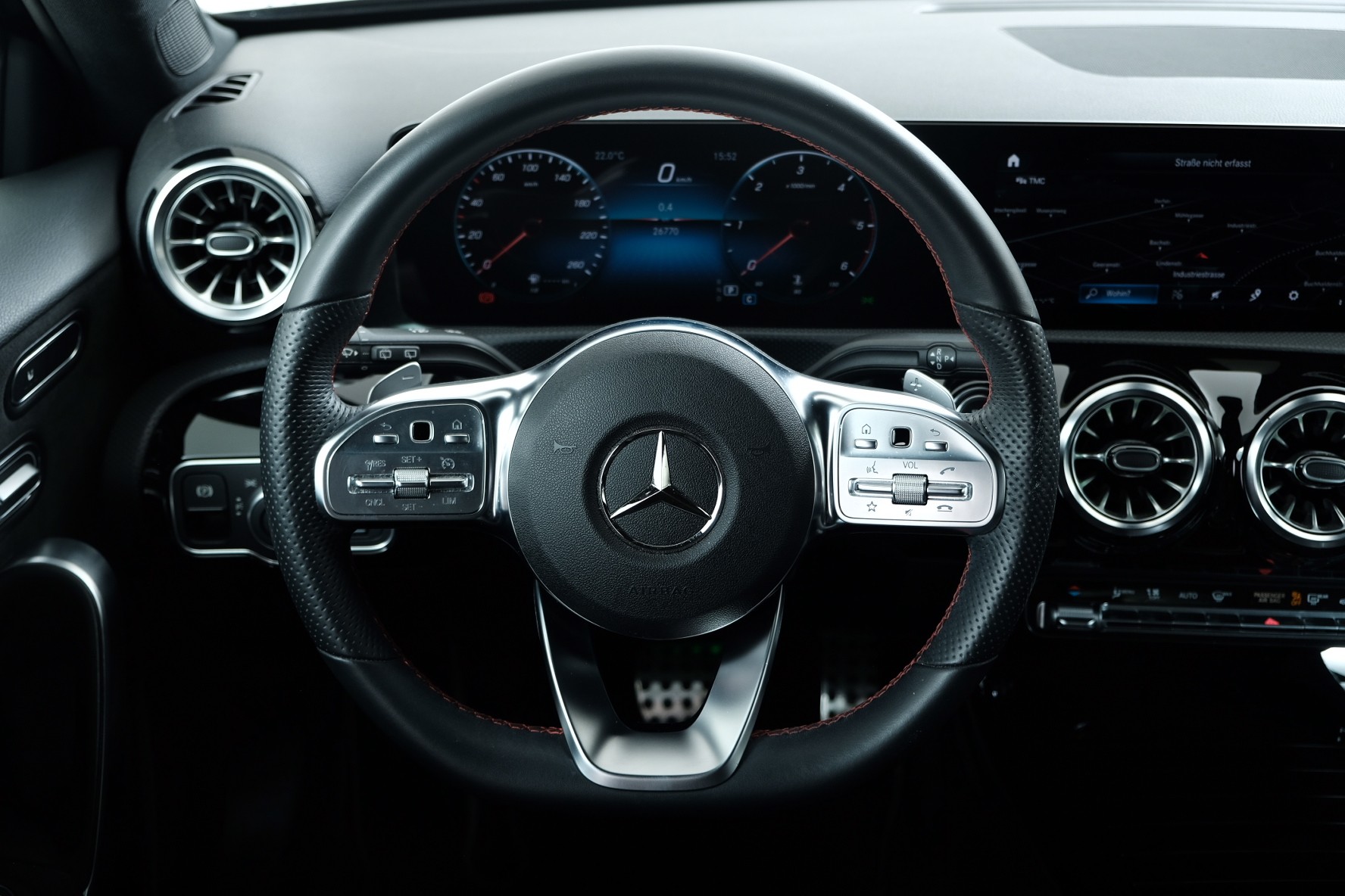 MERCEDES-BENZ A 220 d AMG Line-image-7
