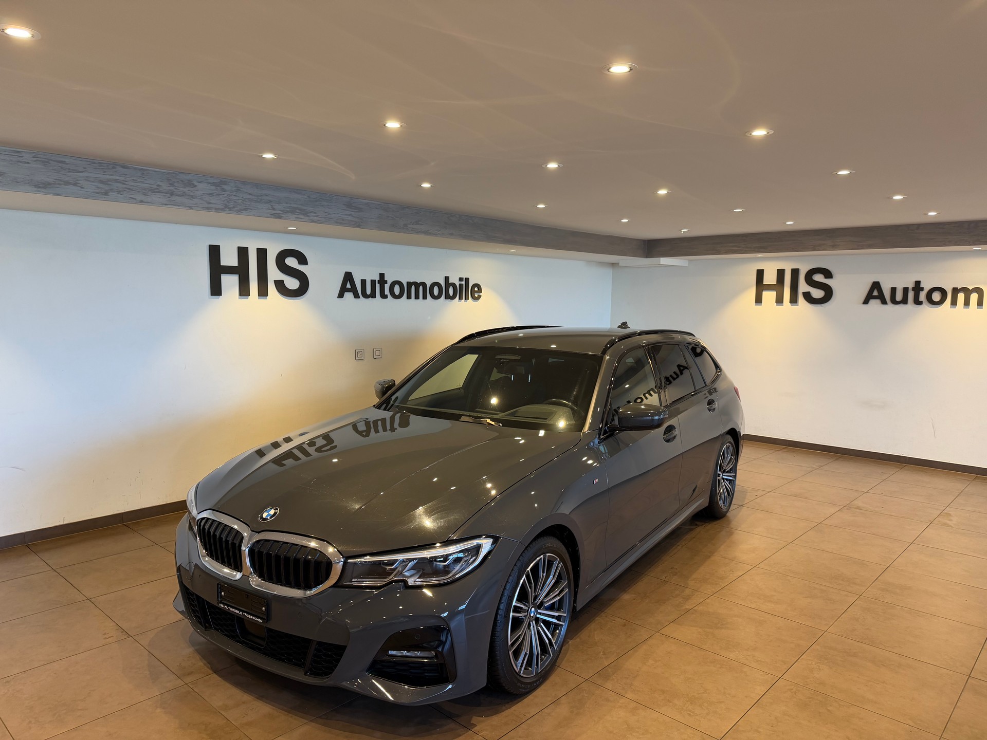 BMW 330i xDrive SAG Touring-image-1