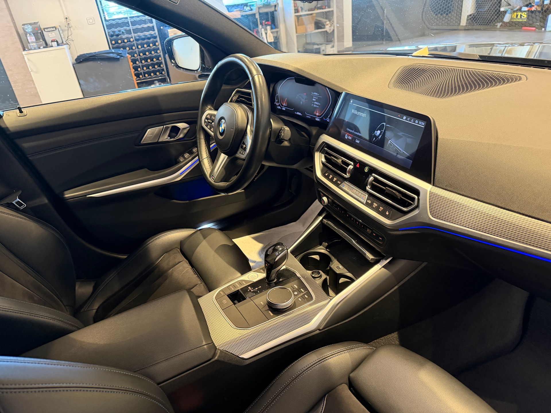 BMW 330i xDrive SAG Touring-image-12