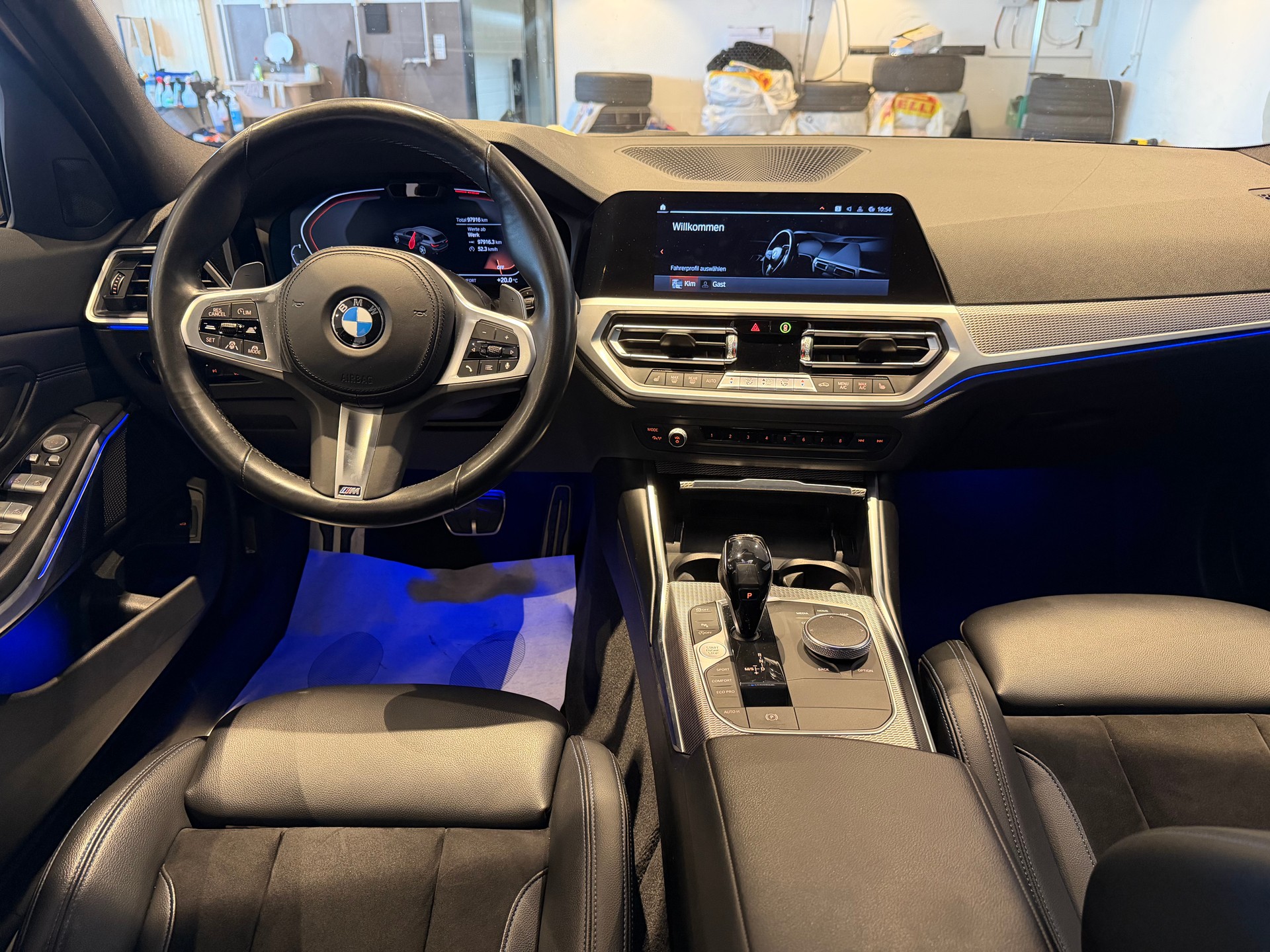 BMW 330i xDrive SAG Touring-image-14
