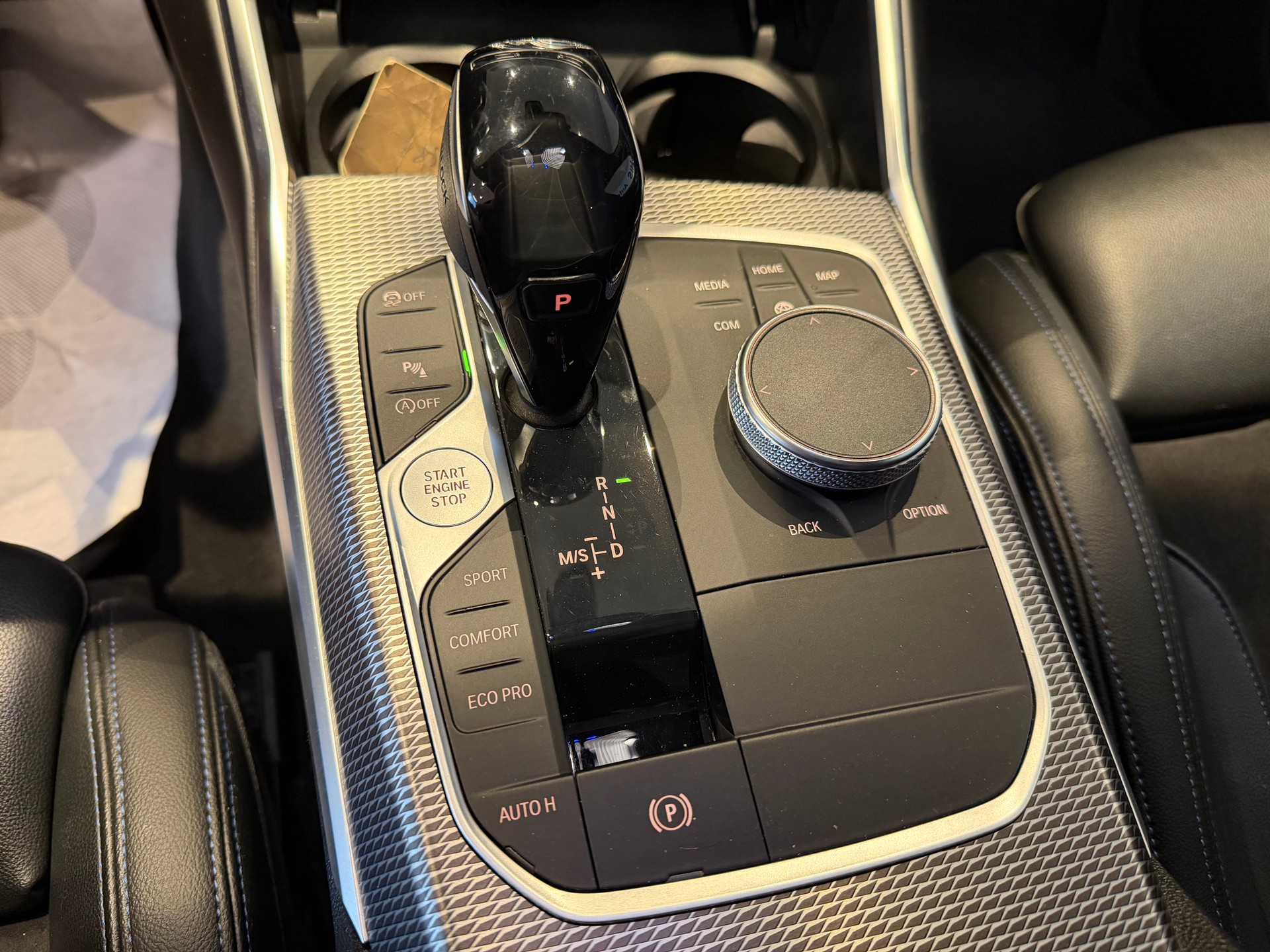 BMW 330i xDrive SAG Touring-image-21