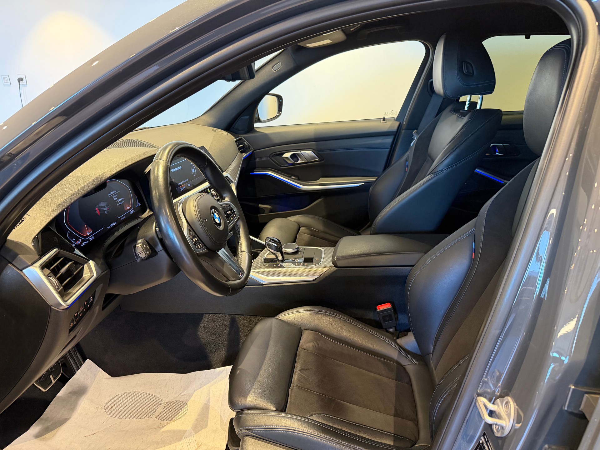 BMW 330i xDrive SAG Touring-image-16