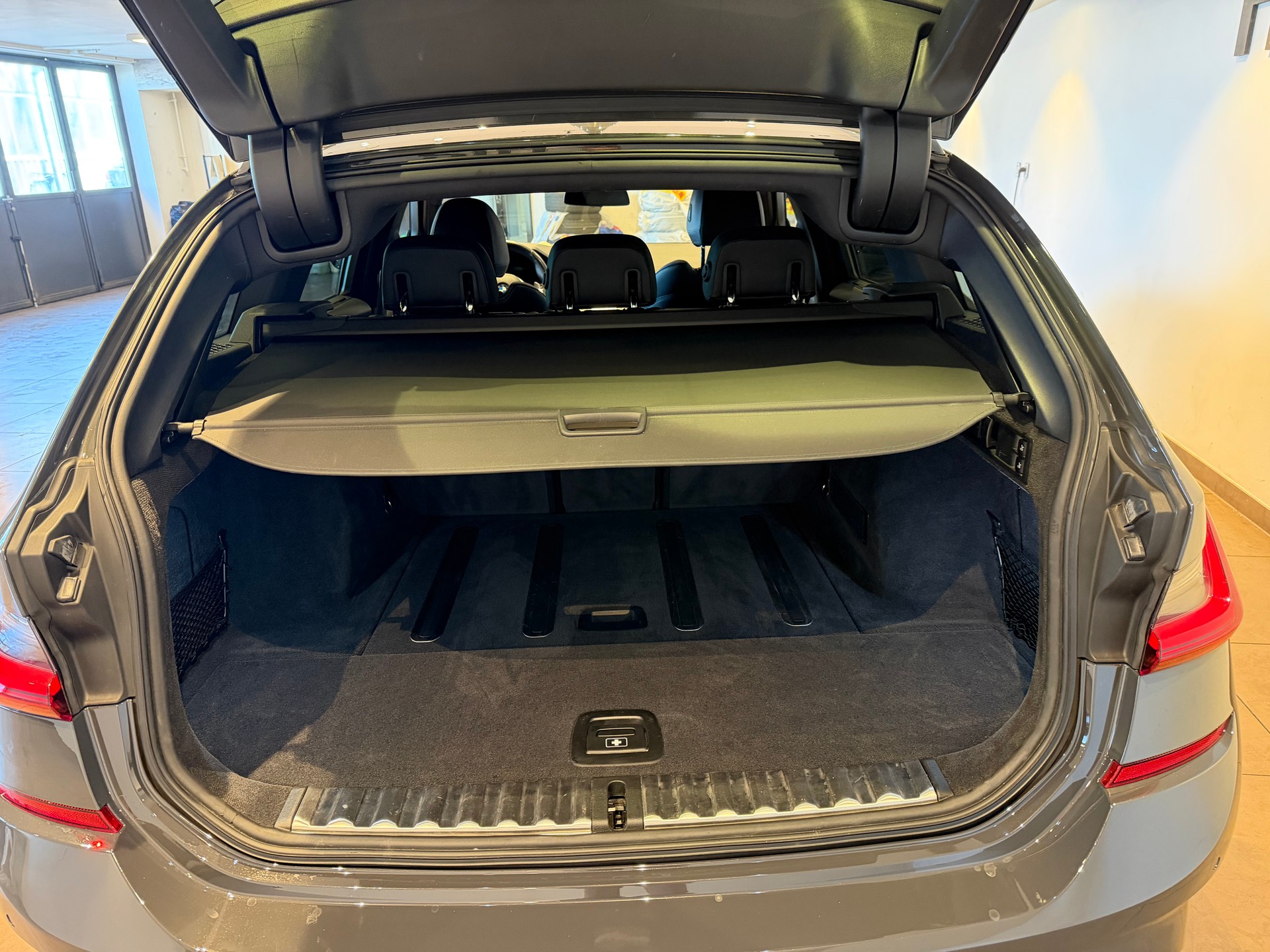 BMW 330i xDrive SAG Touring-image-8
