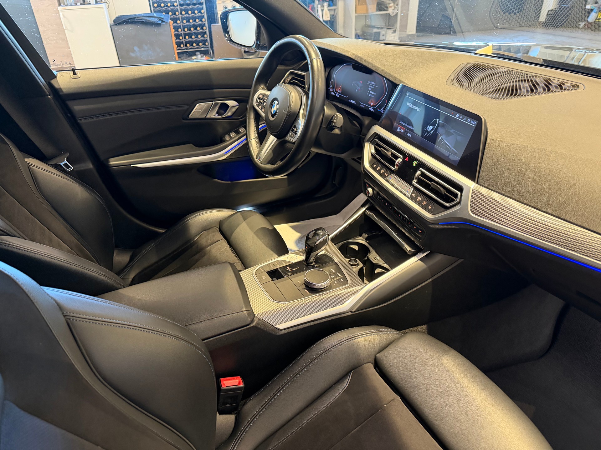 BMW 330i xDrive SAG Touring-image-10