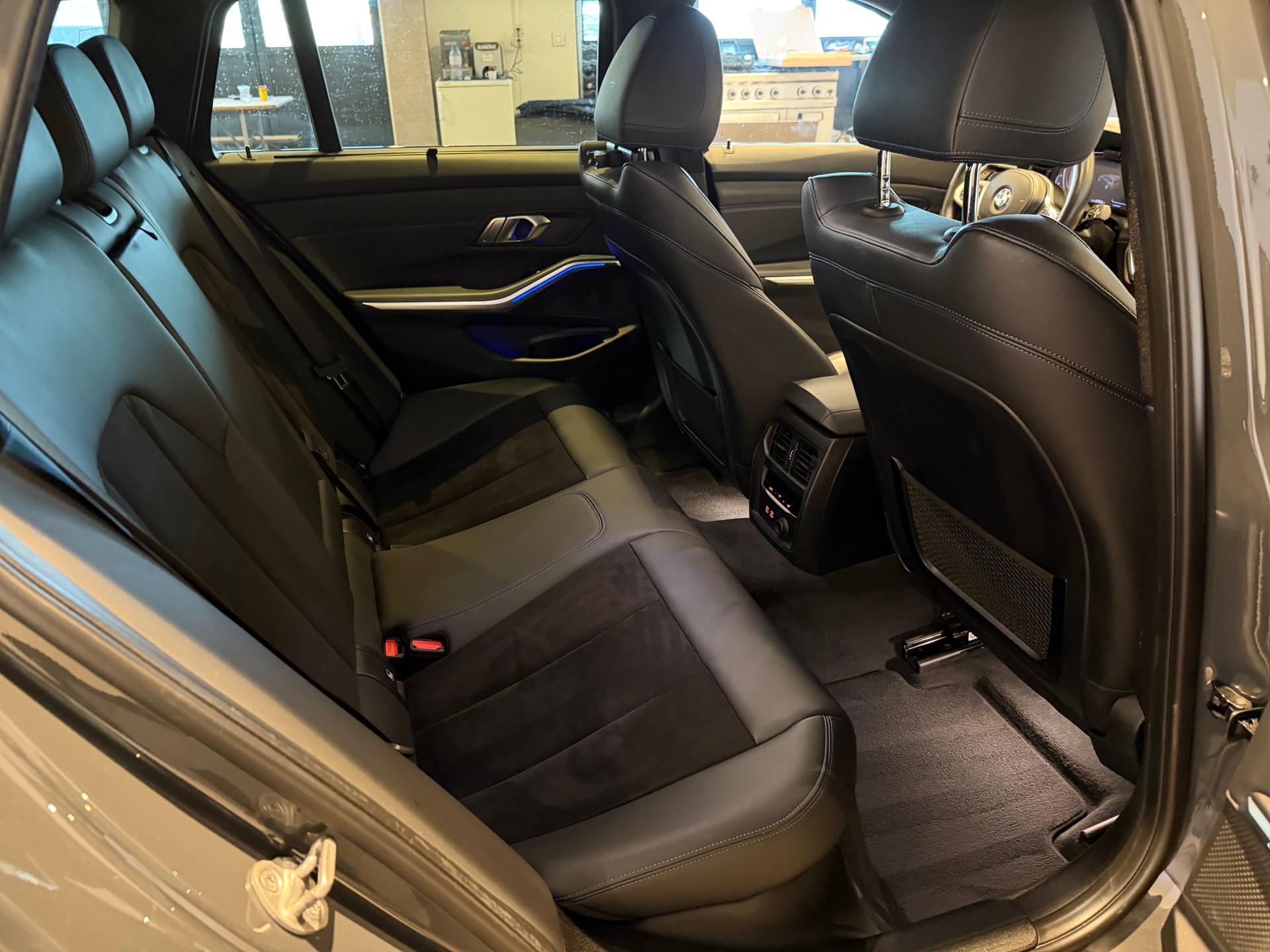 BMW 330i xDrive SAG Touring-image-13