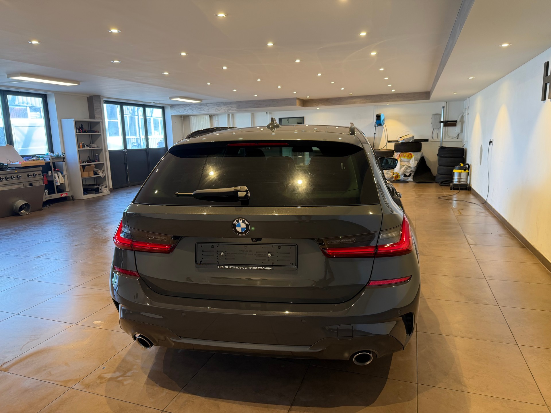 BMW 330i xDrive SAG Touring-image-5