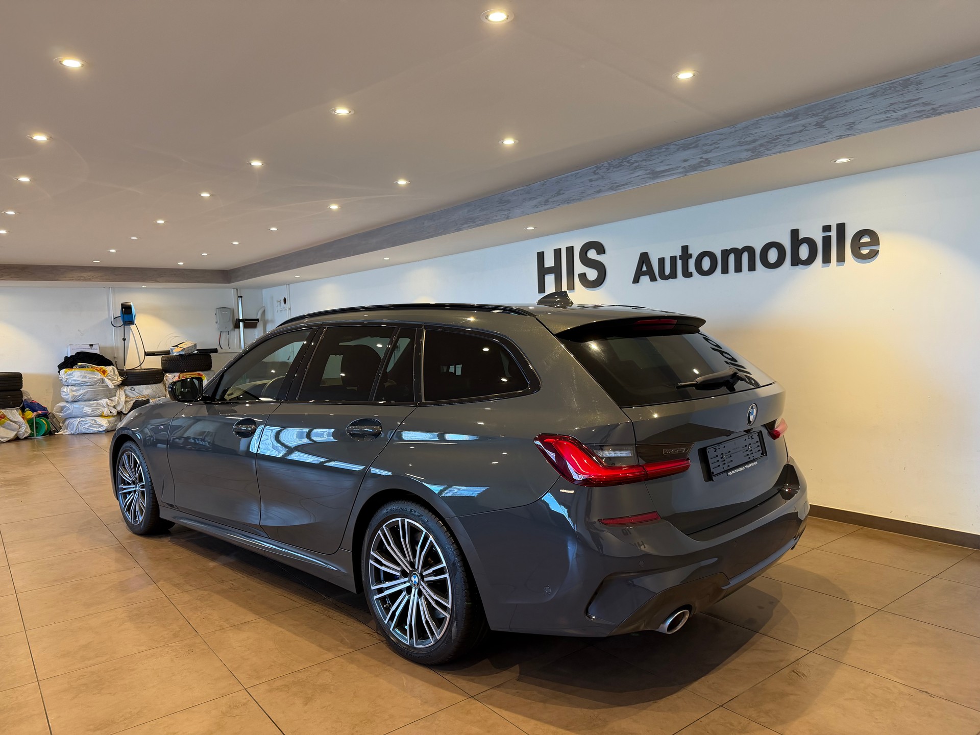 BMW 330i xDrive SAG Touring-image-4