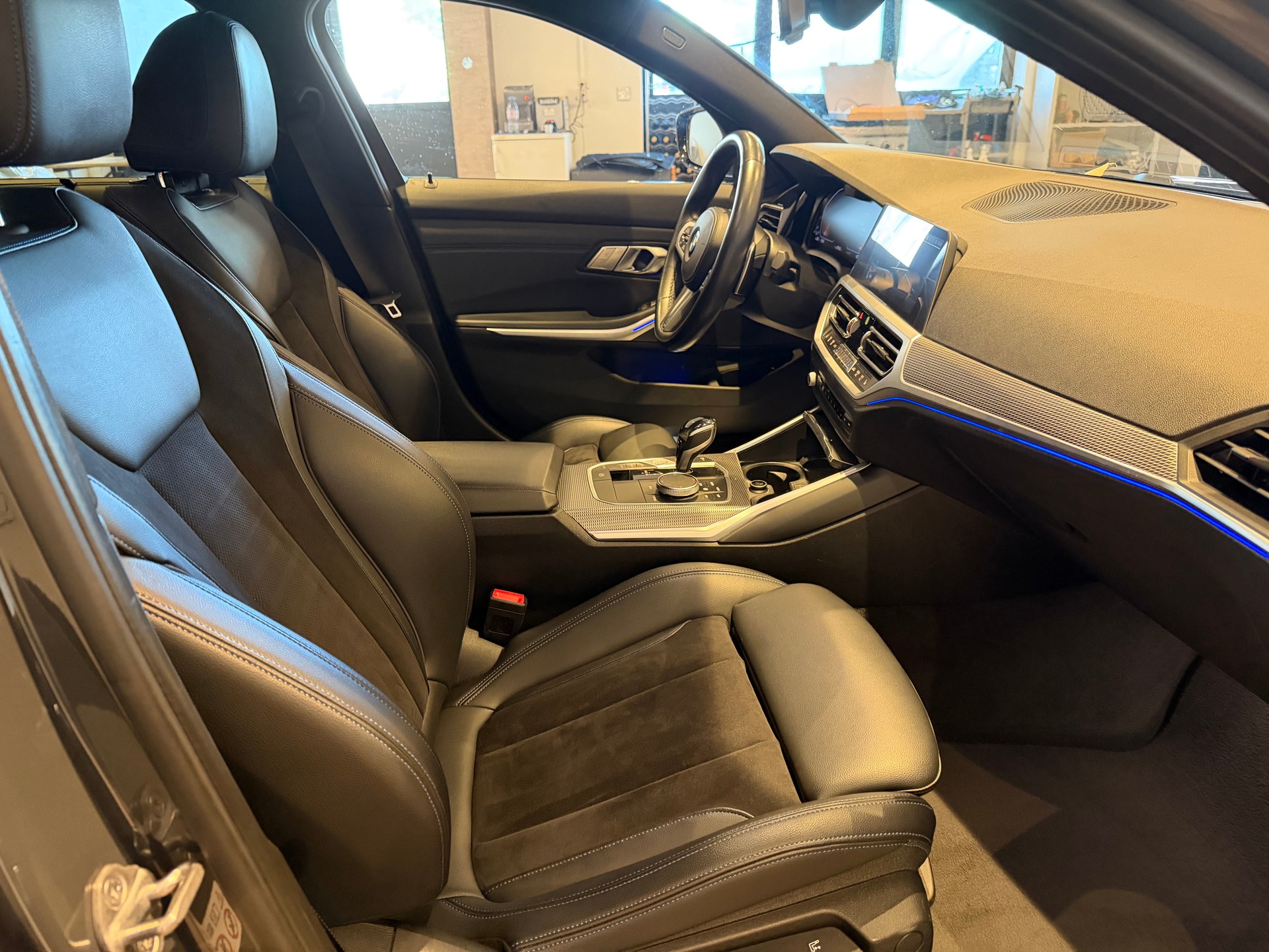 BMW 330i xDrive SAG Touring-image-11