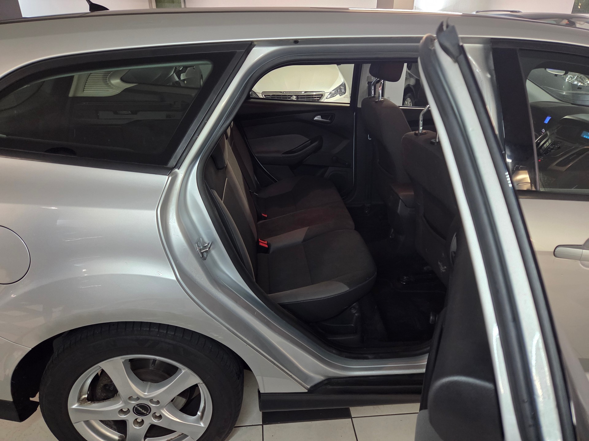 FORD Focus 1.0 SCTi Business-image-12