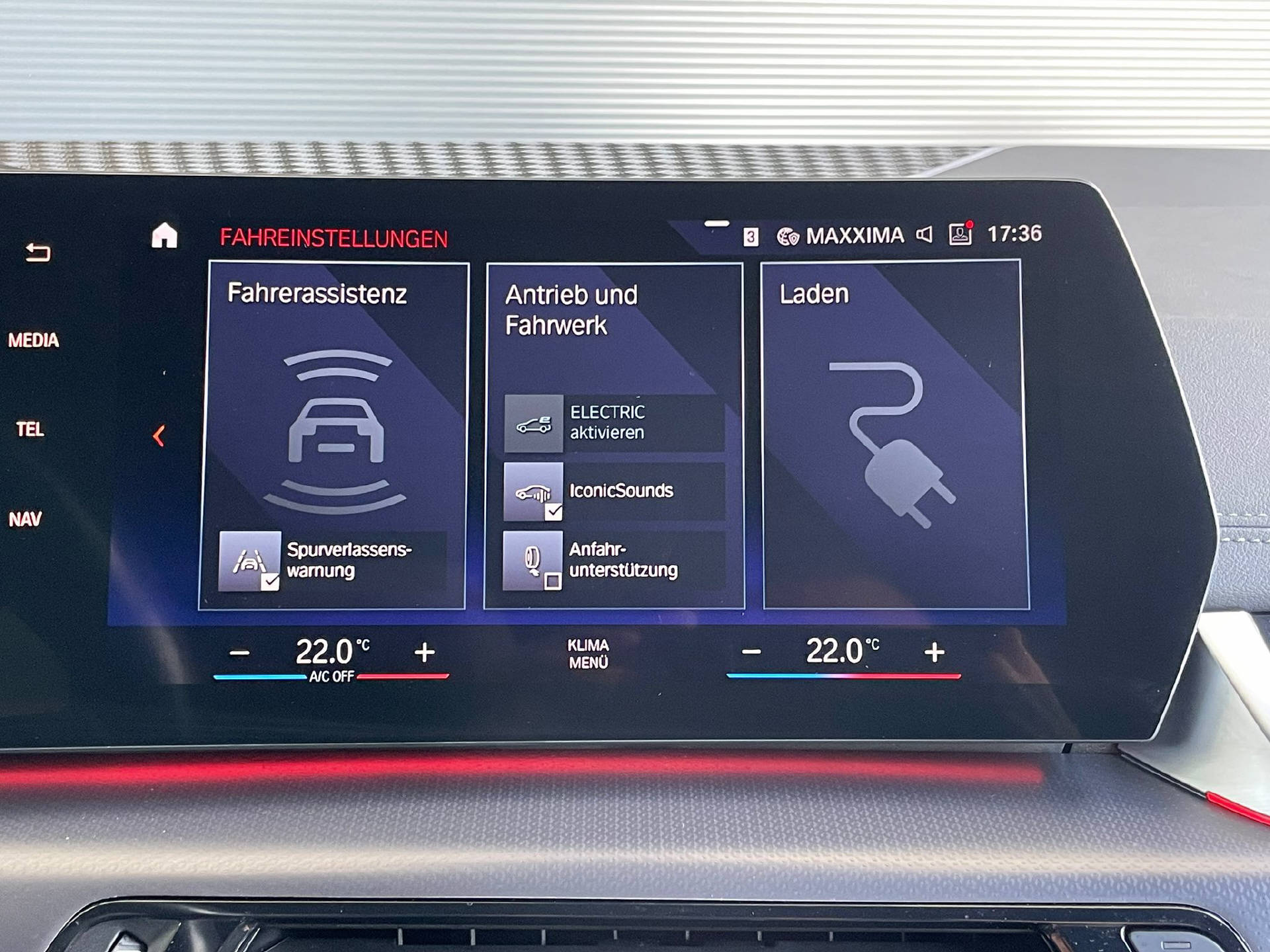 BMW 225e xDrive paddles Active Tourer-image-10