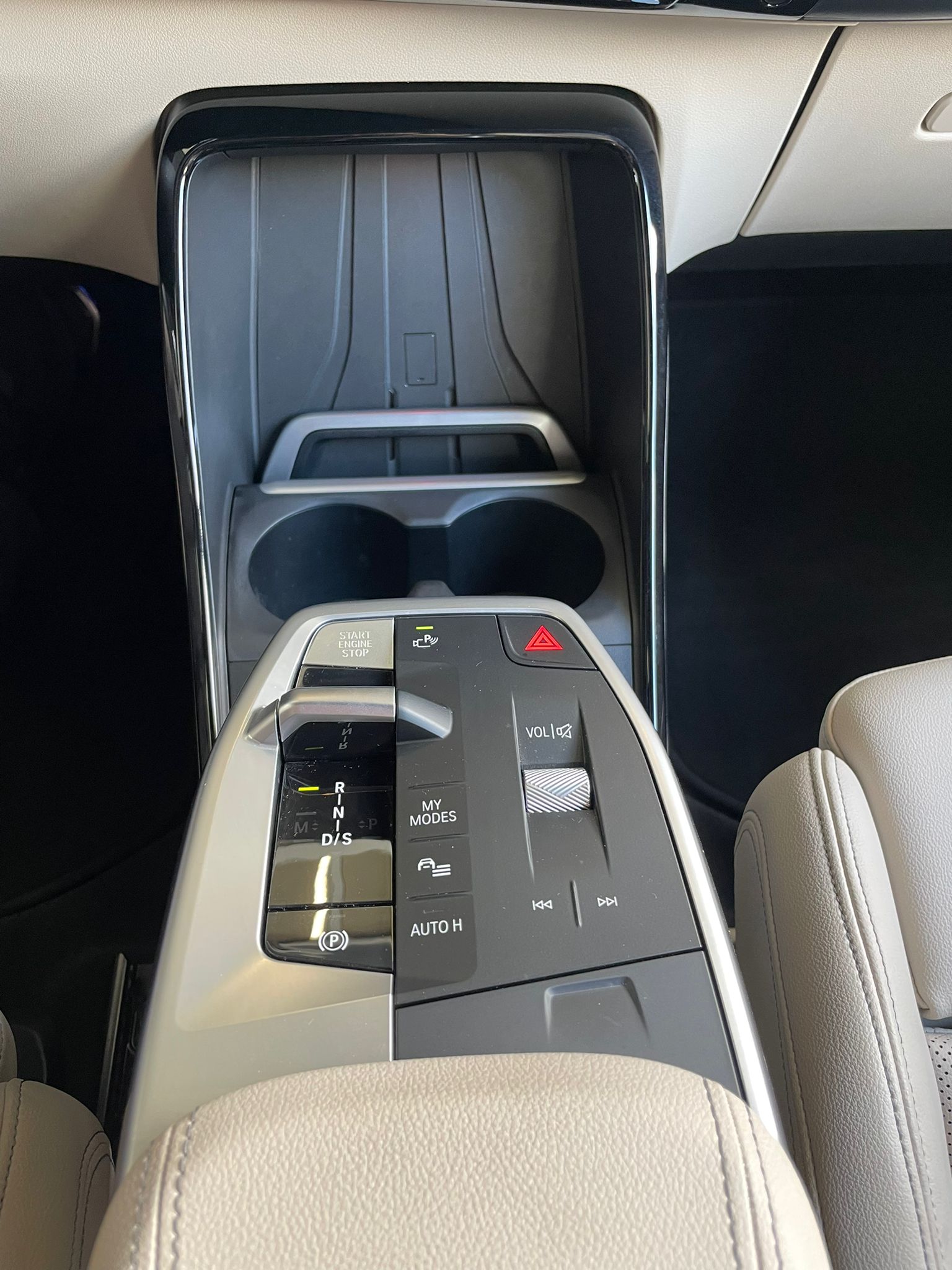 BMW 225e xDrive paddles Active Tourer-image-8