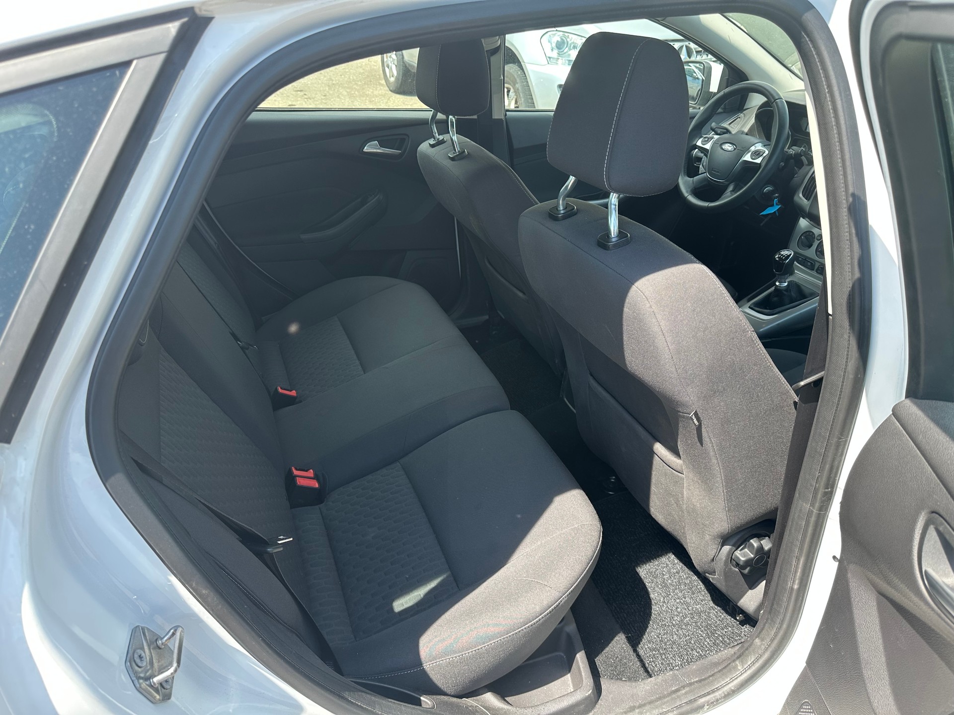 FORD Focus 1.0 SCTi Titanium-image-6