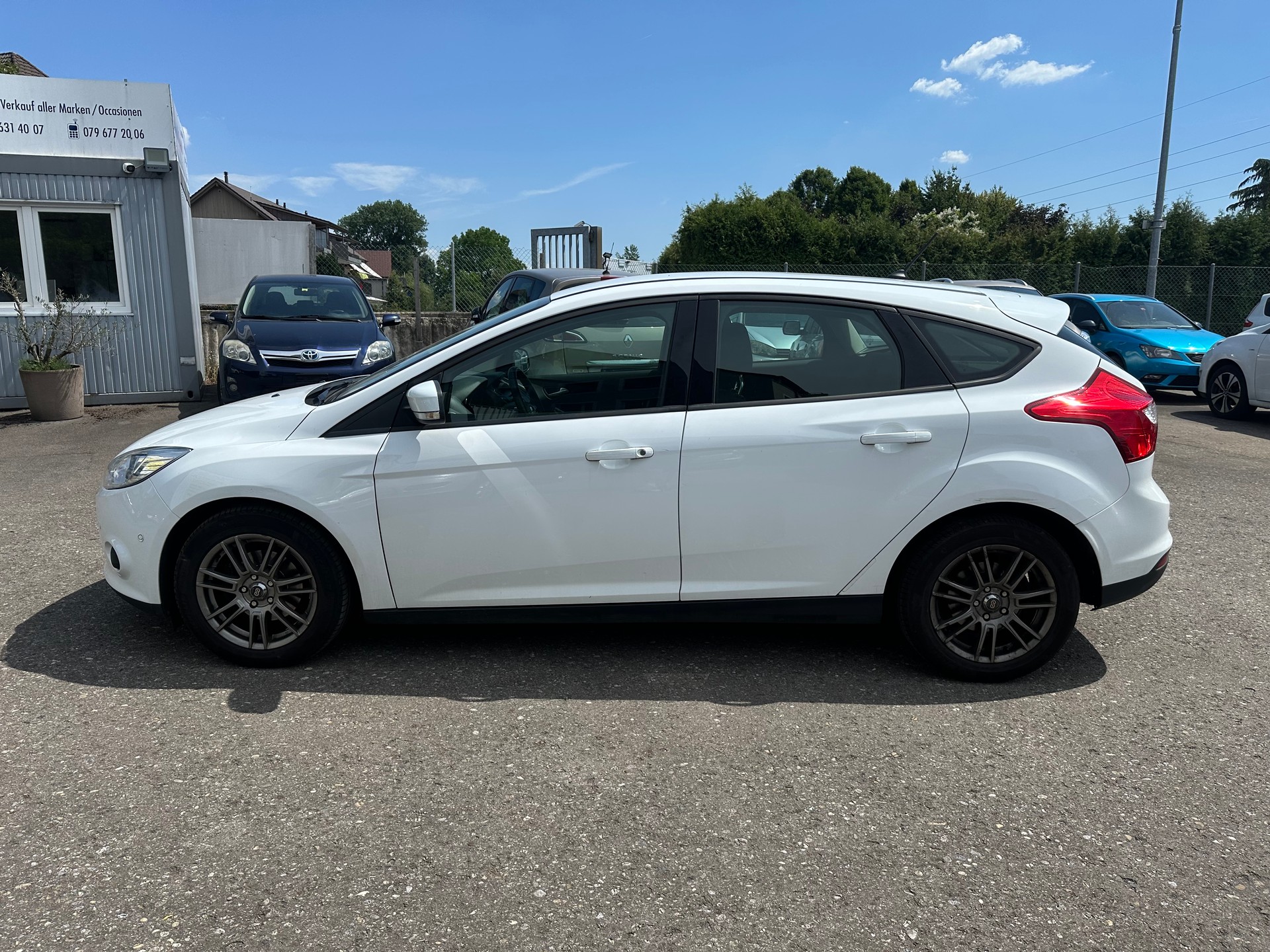 FORD Focus 1.0 SCTi Titanium-image-2