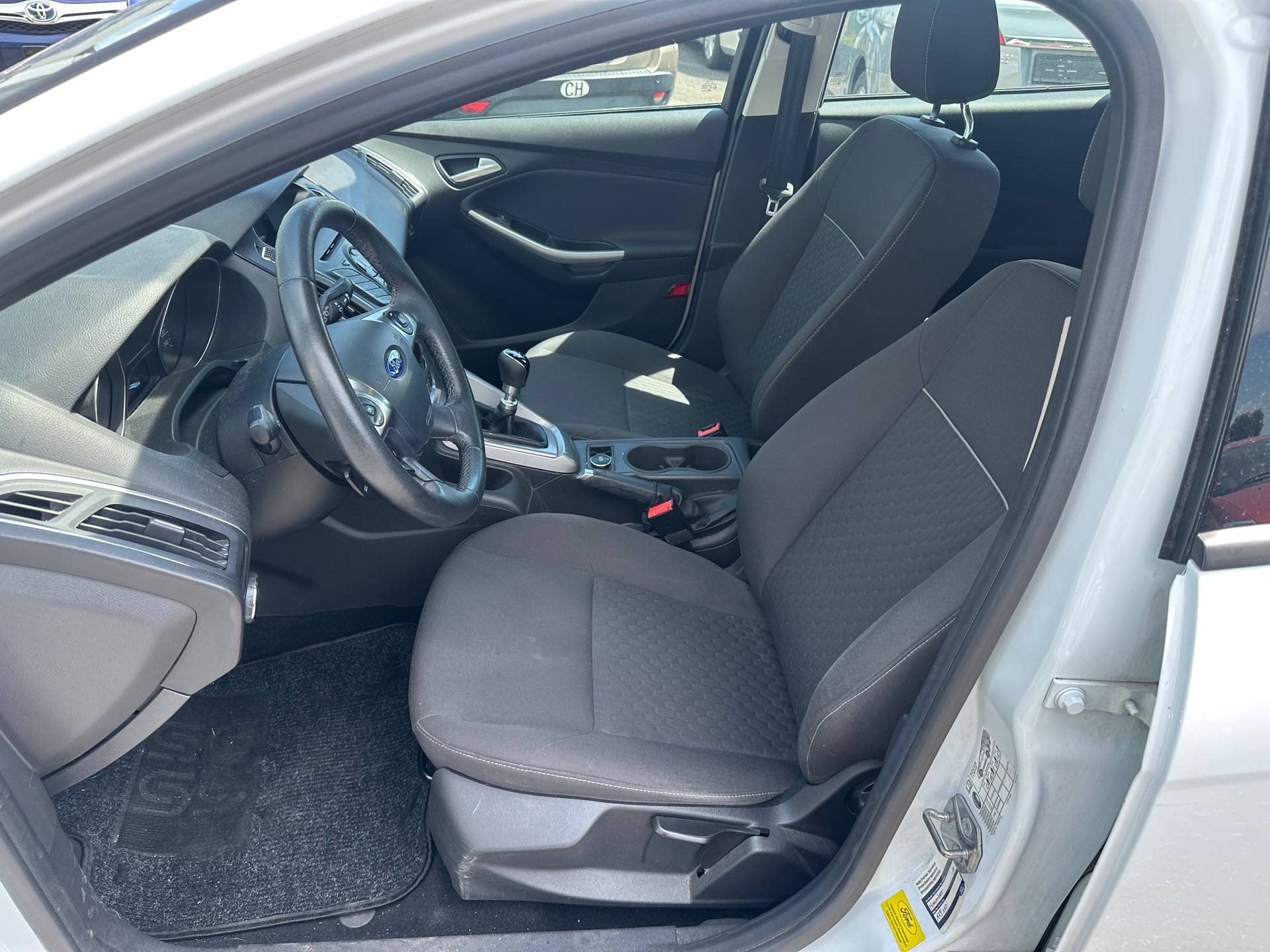 FORD Focus 1.0 SCTi Titanium-image-9