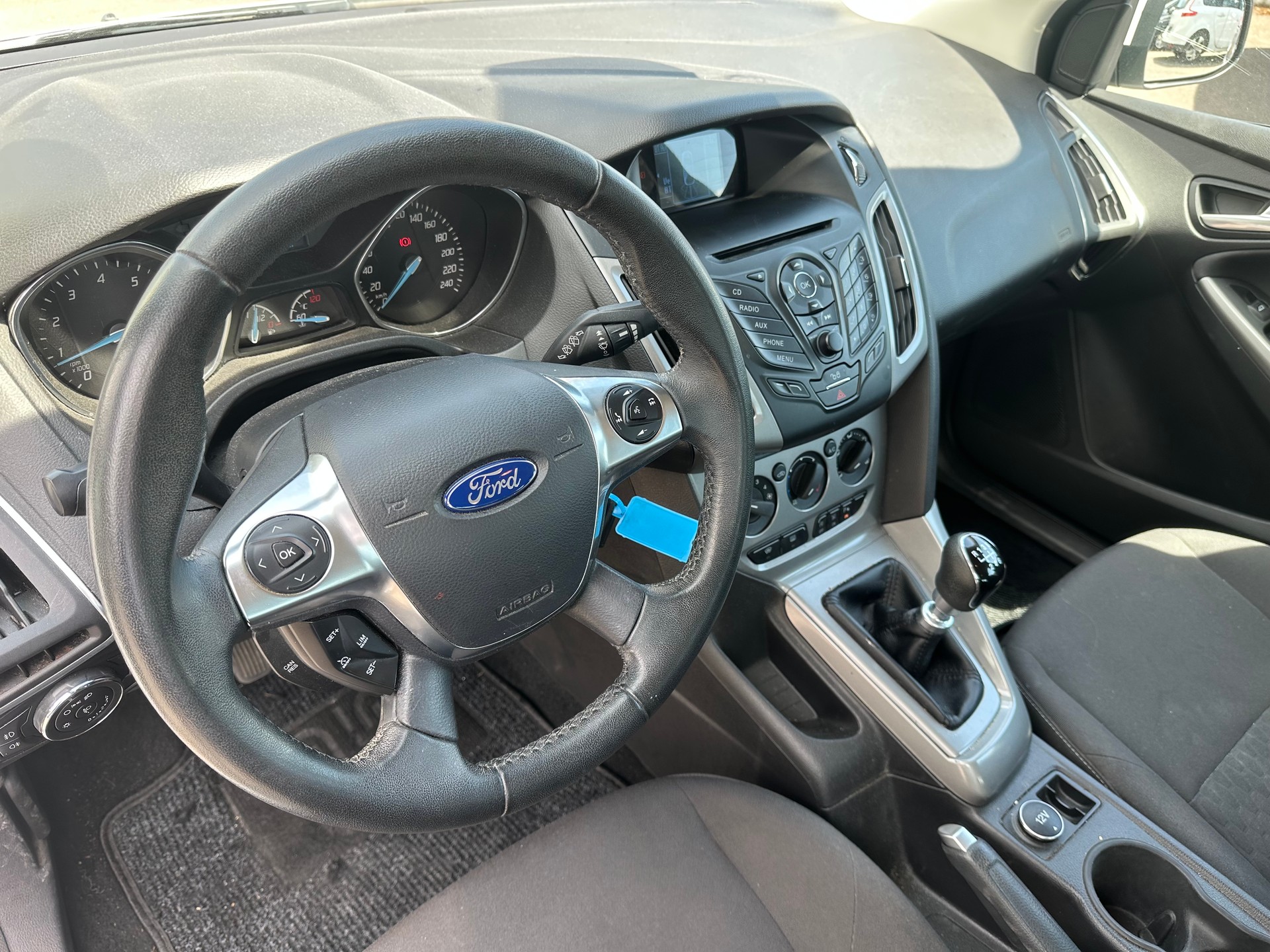 FORD Focus 1.0 SCTi Titanium-image-10