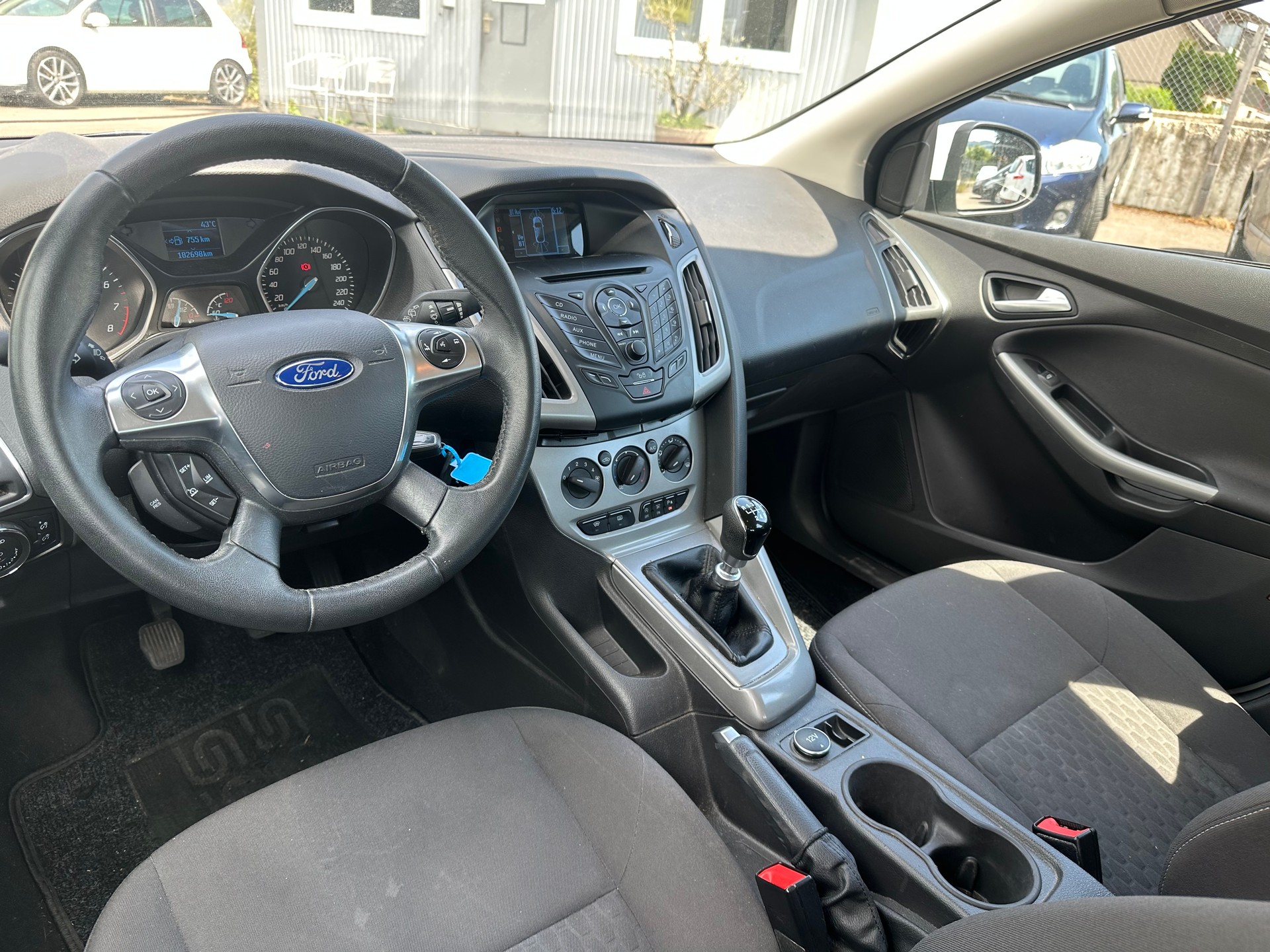 FORD Focus 1.0 SCTi Titanium-image-8