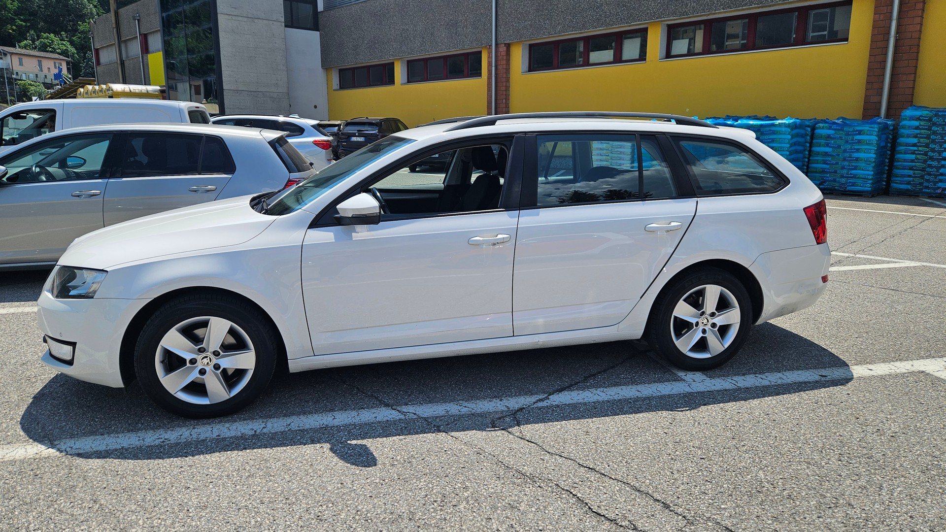 SKODA Octavia Combi 1.4 TSI Ambition DSG-image-1