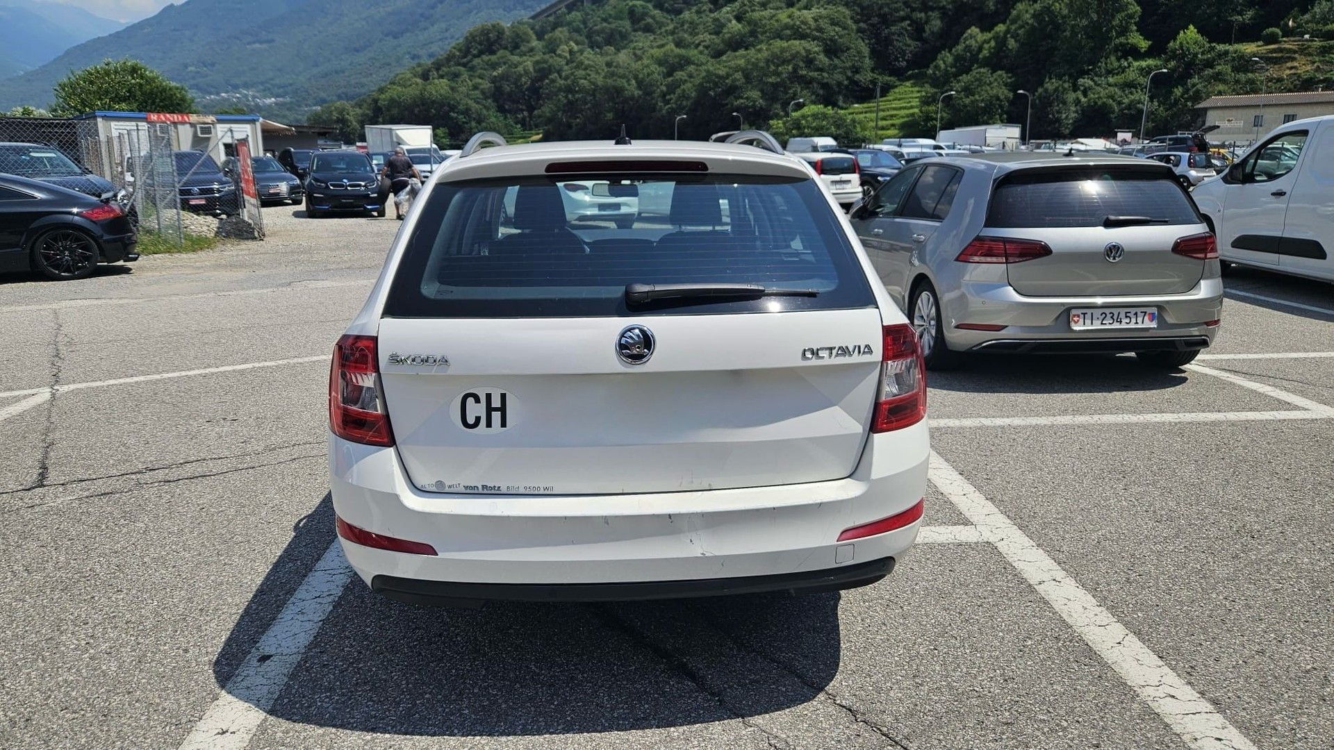 SKODA Octavia Combi 1.4 TSI Ambition DSG-image-3