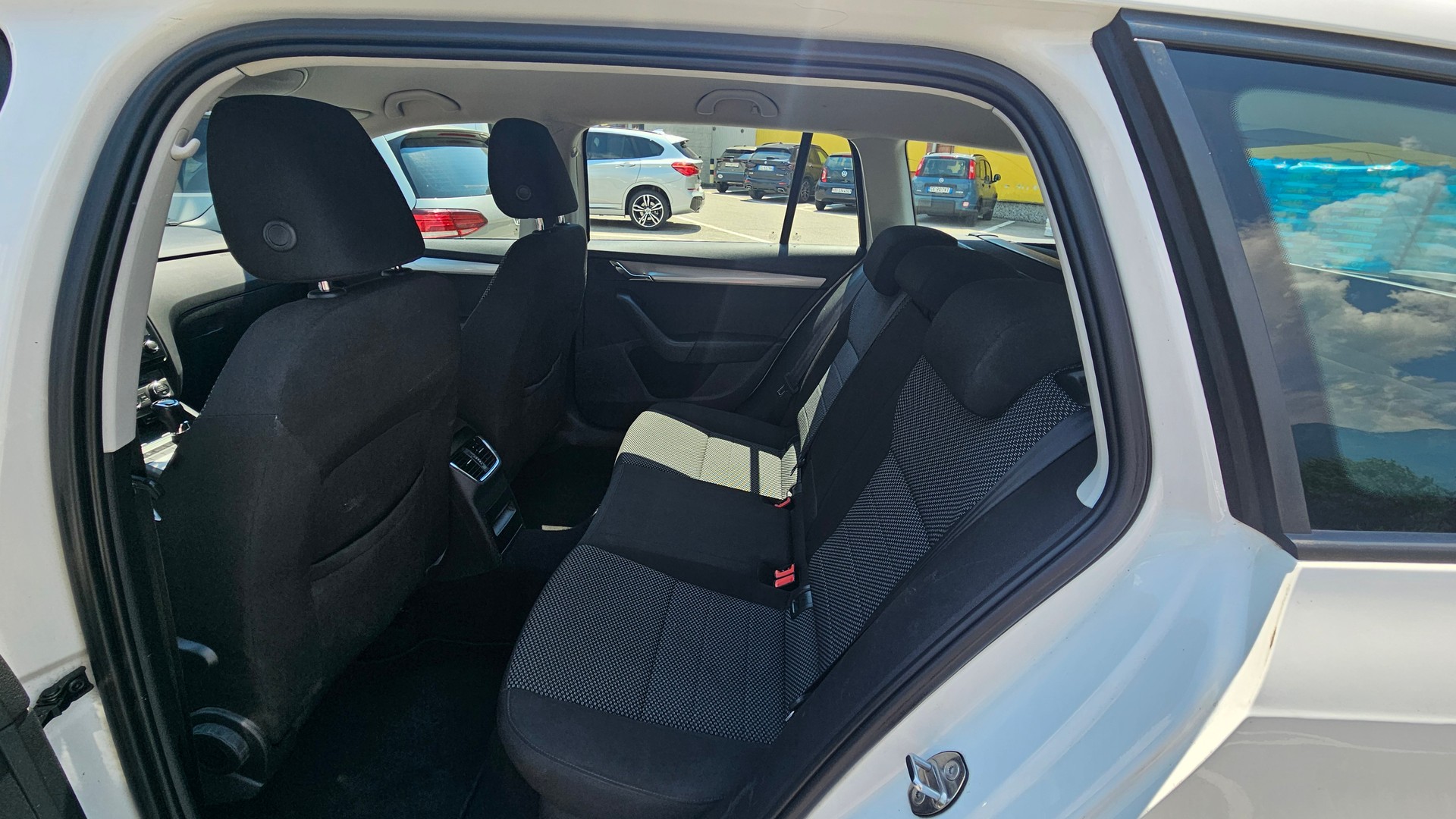 SKODA Octavia Combi 1.4 TSI Ambition DSG-image-5