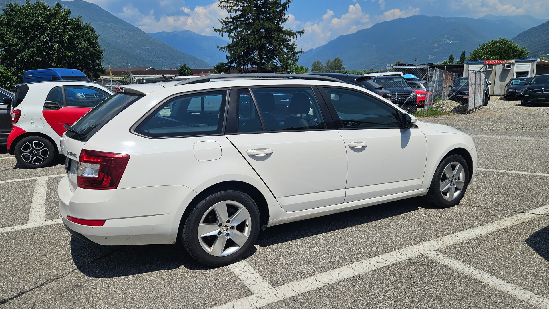SKODA Octavia Combi 1.4 TSI Ambition DSG-image-2