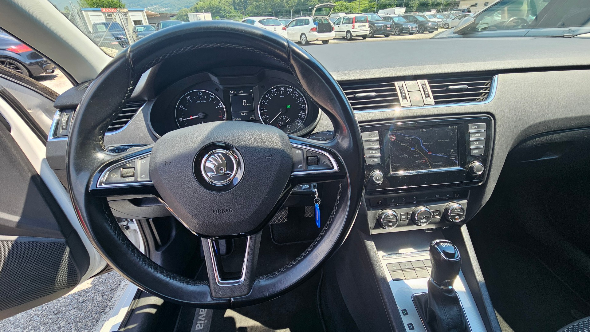 SKODA Octavia Combi 1.4 TSI Ambition DSG-image-7