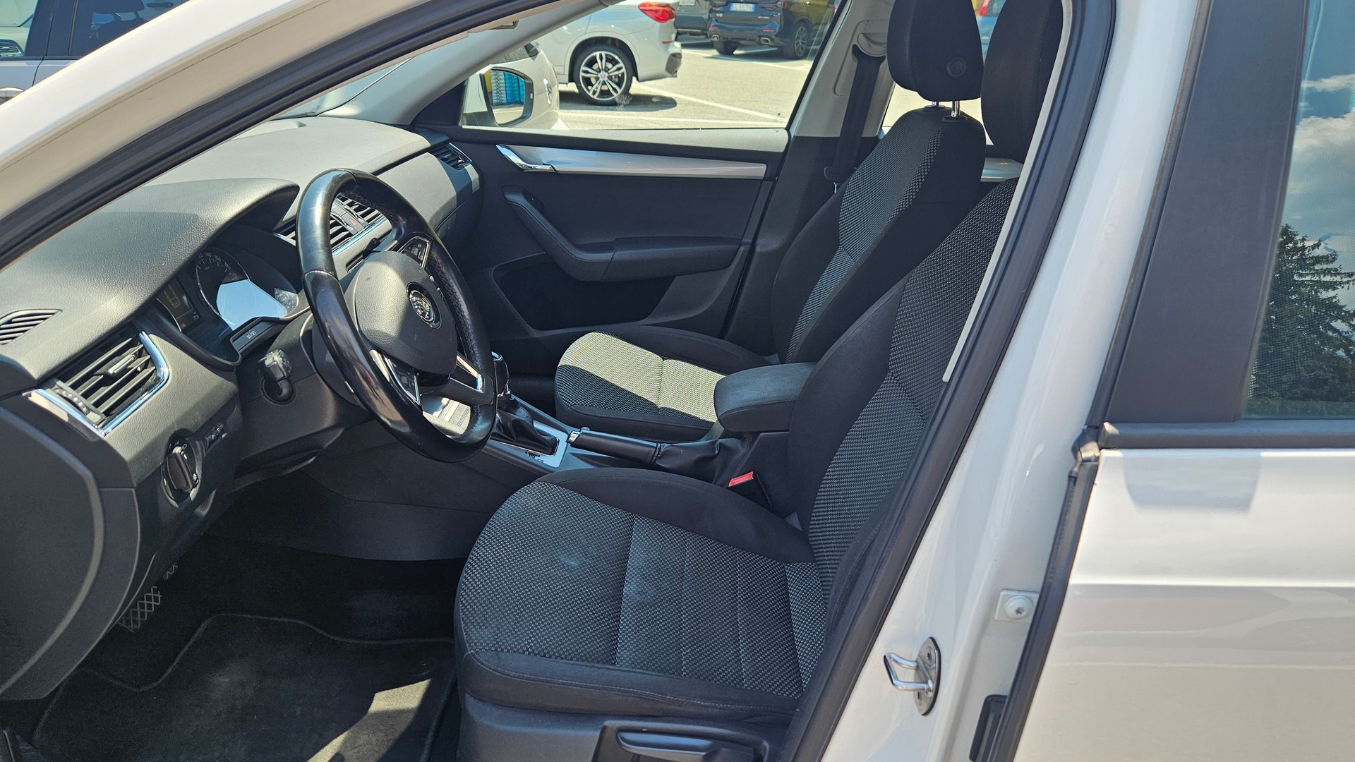 SKODA Octavia Combi 1.4 TSI Ambition DSG-image-4