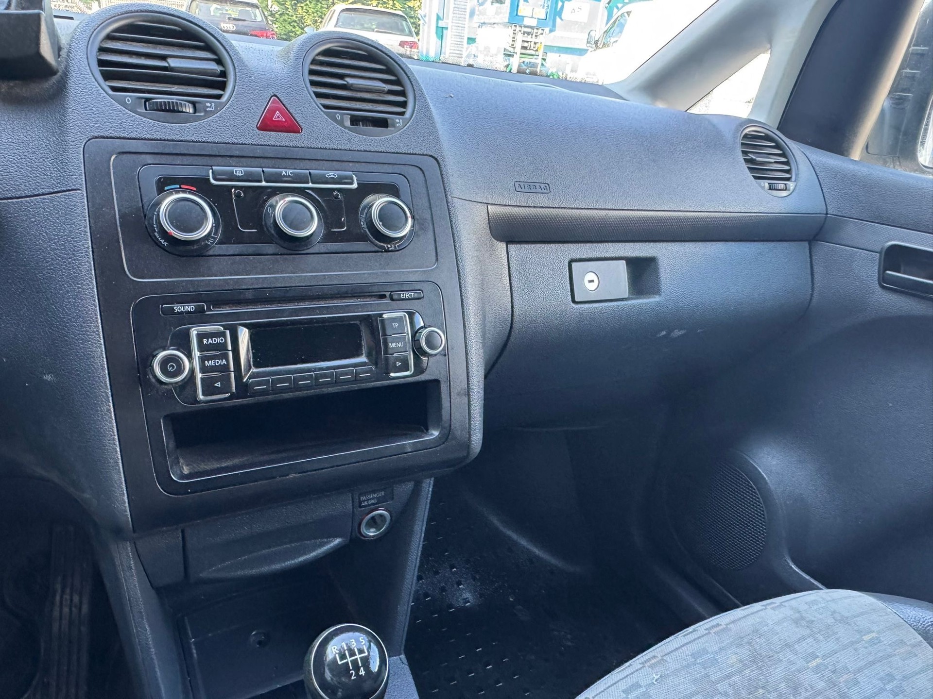 VW Caddy 1.6 TDI-image-9