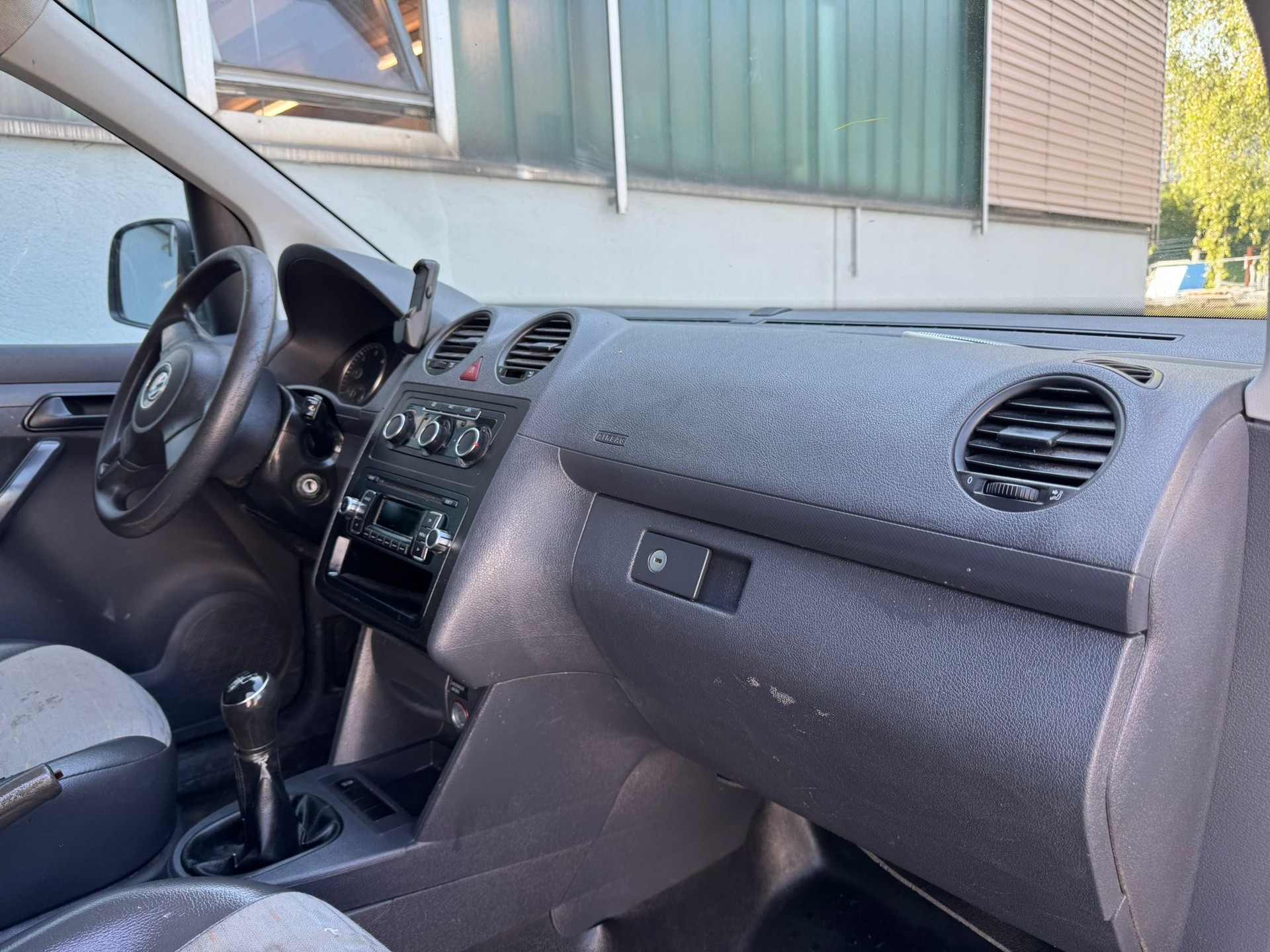 VW Caddy 1.6 TDI-image-13