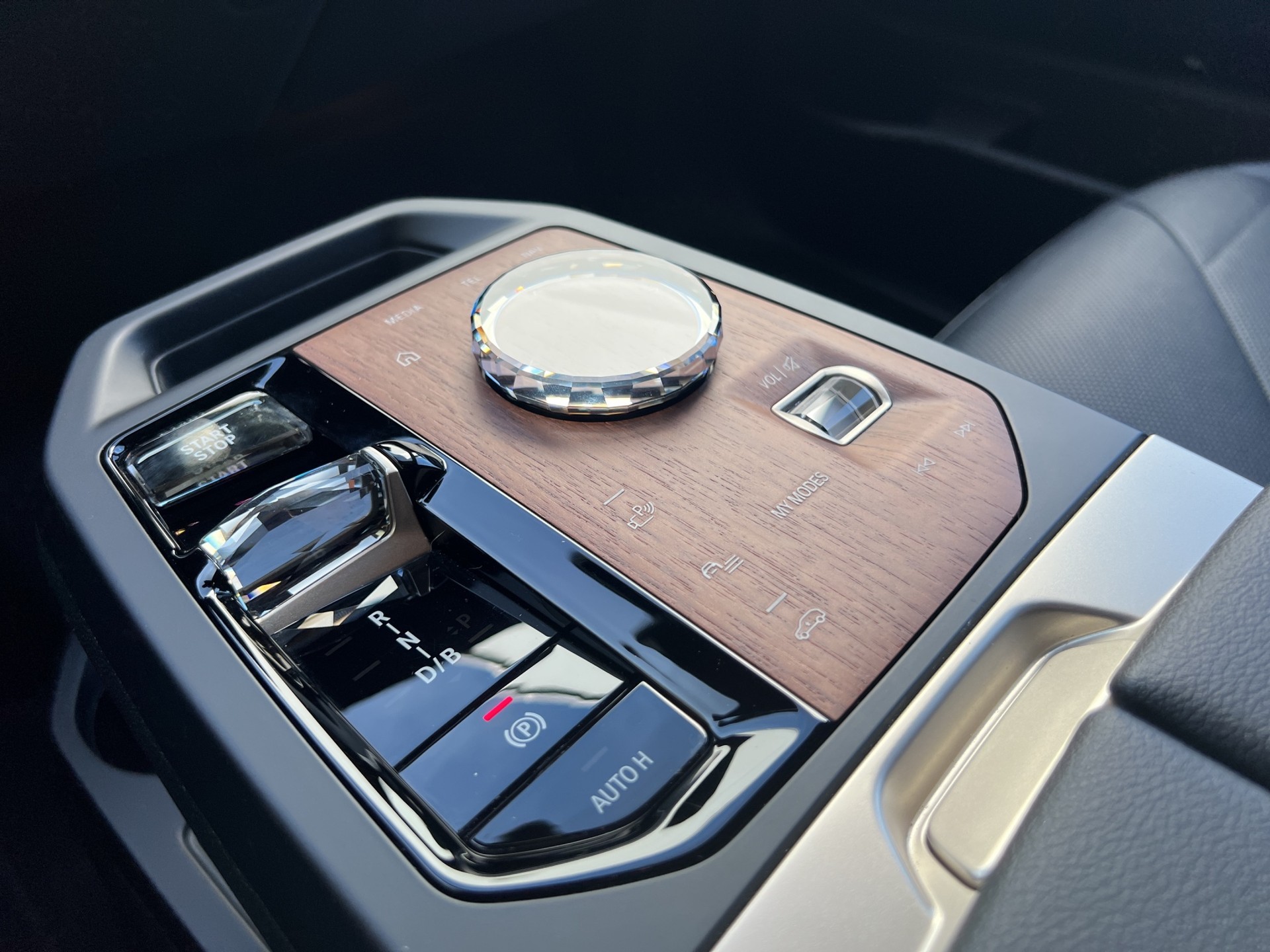 BMW iX xDrive50-image-13