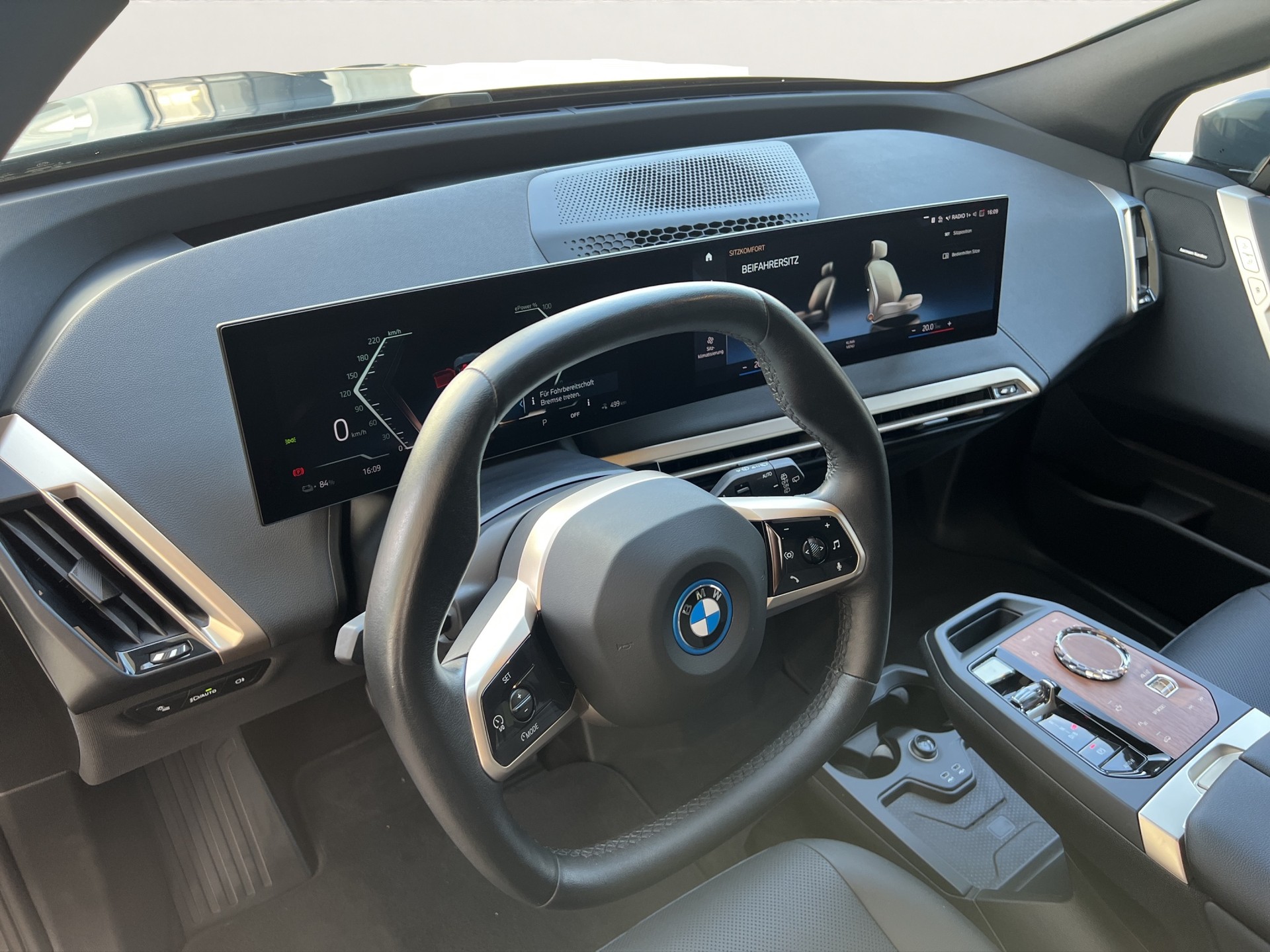 BMW iX xDrive50-image-10