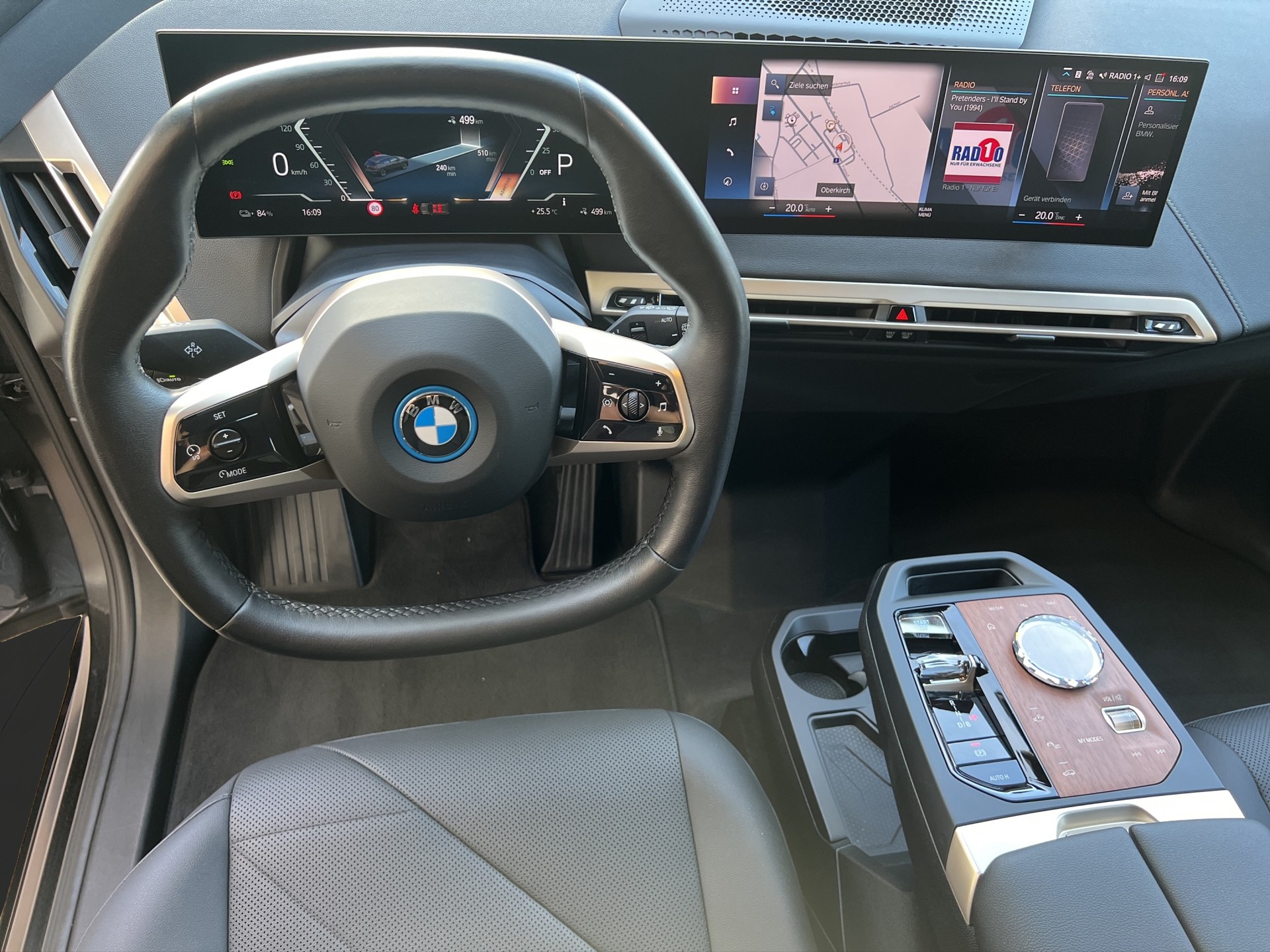 BMW iX xDrive50-image-12