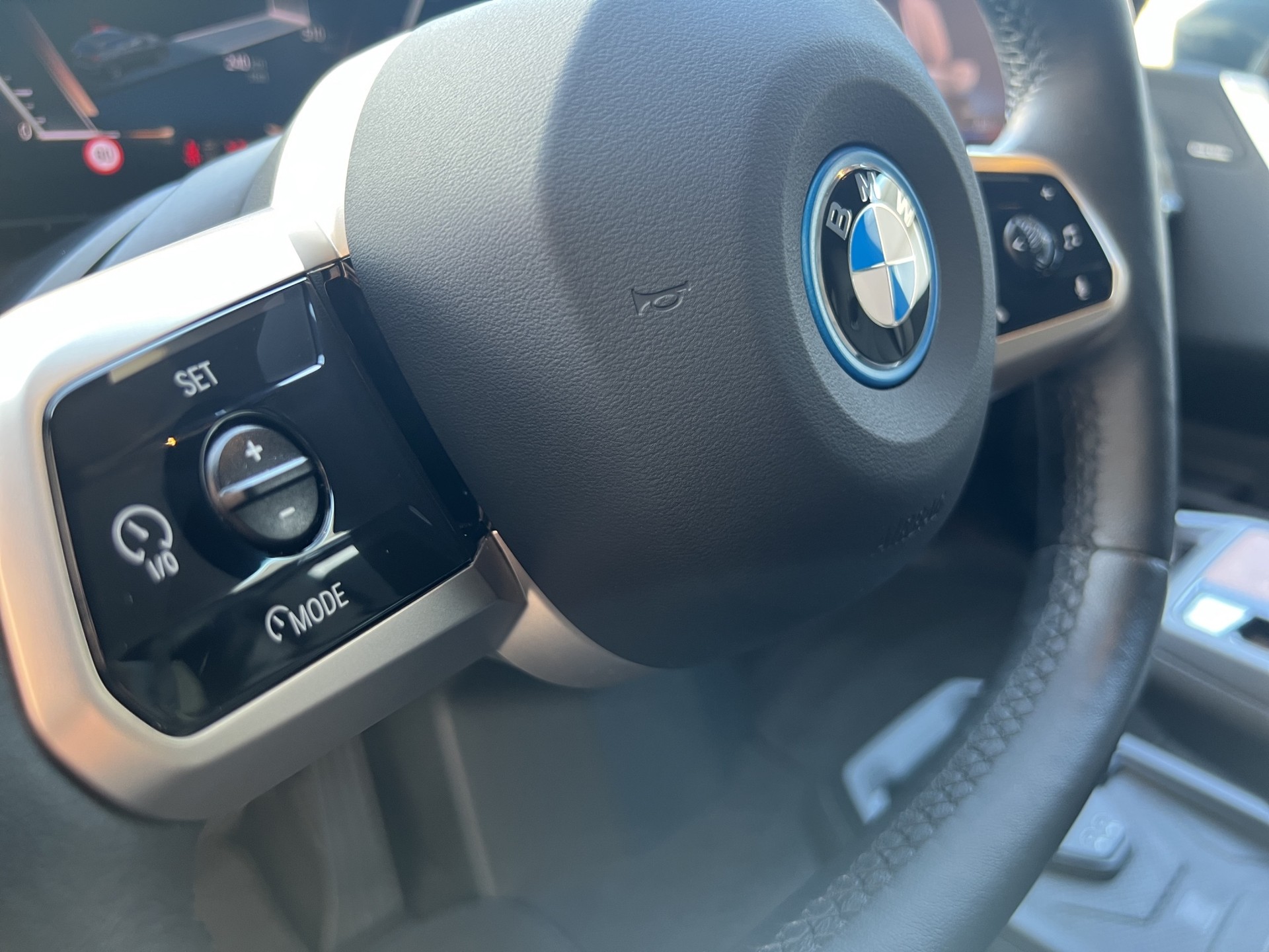 BMW iX xDrive50-image-11