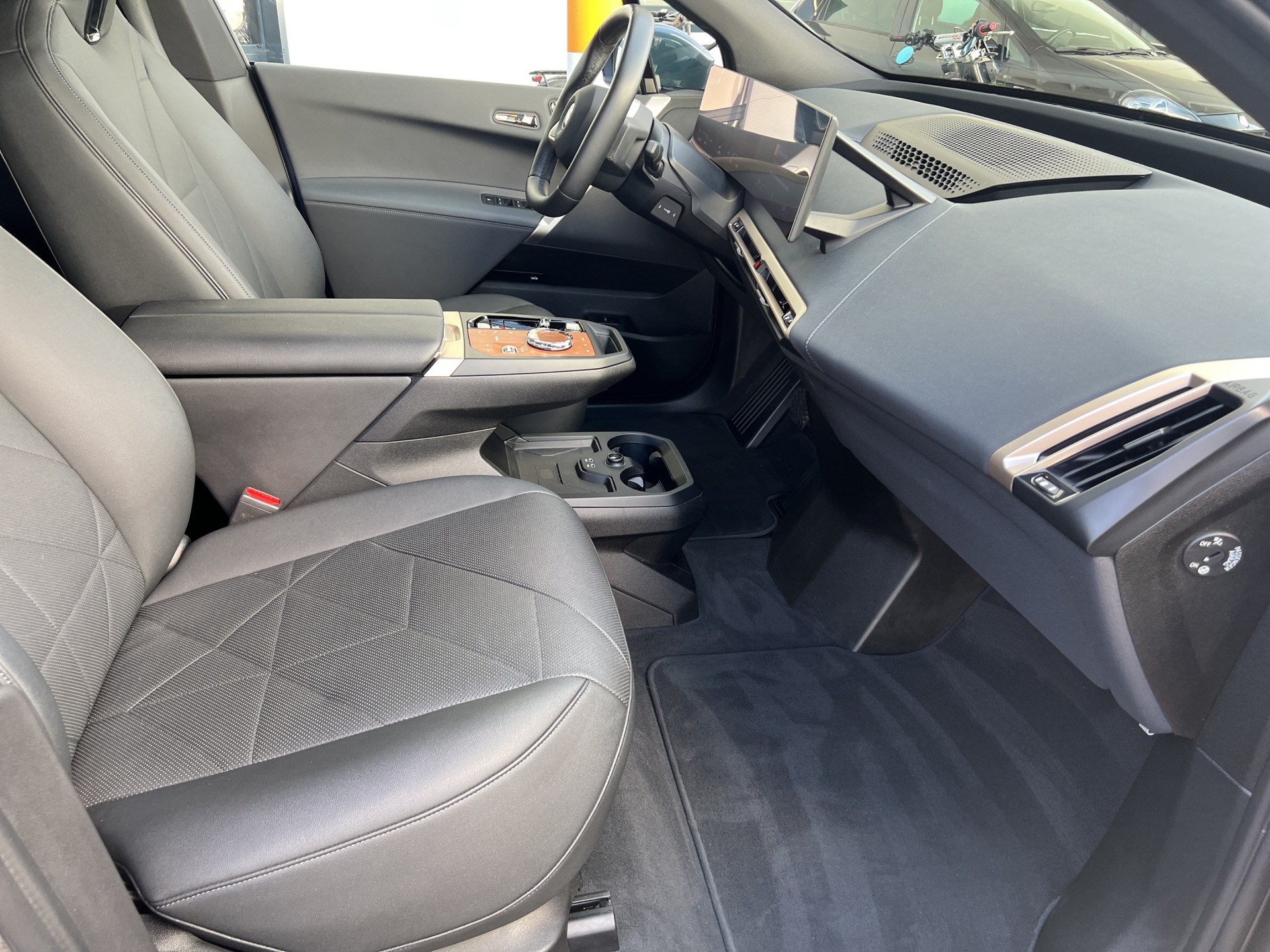 BMW iX xDrive50-image-21