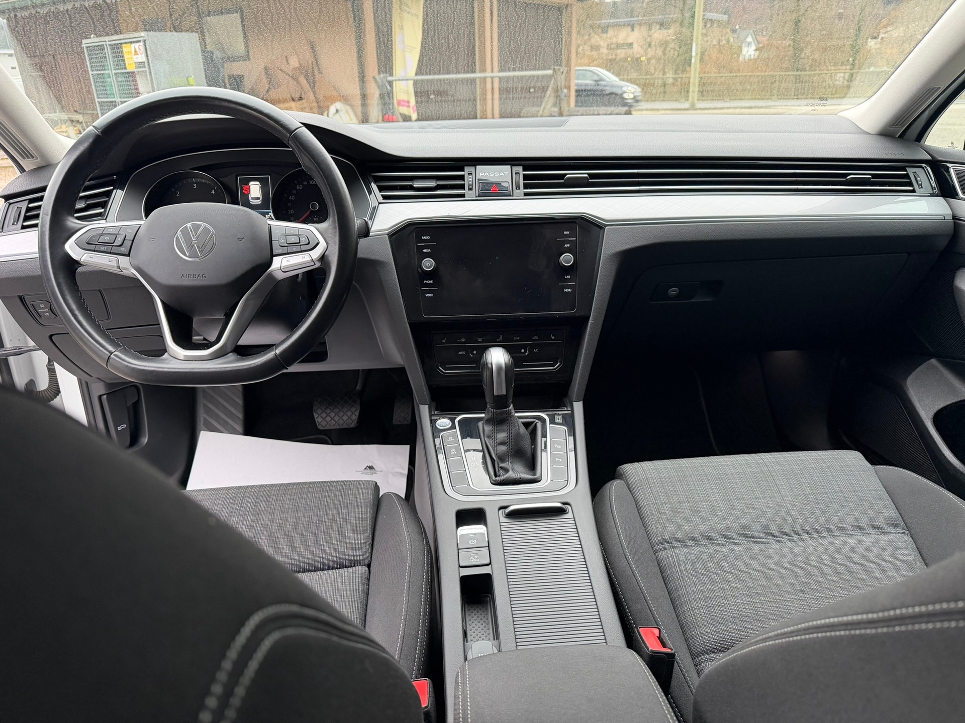 VW Passat Variant 2.0 TDI Business DSG-image-6