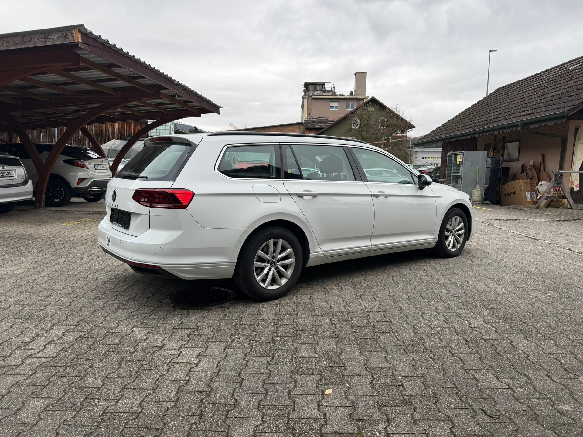 VW Passat Variant 2.0 TDI Business DSG-image-3