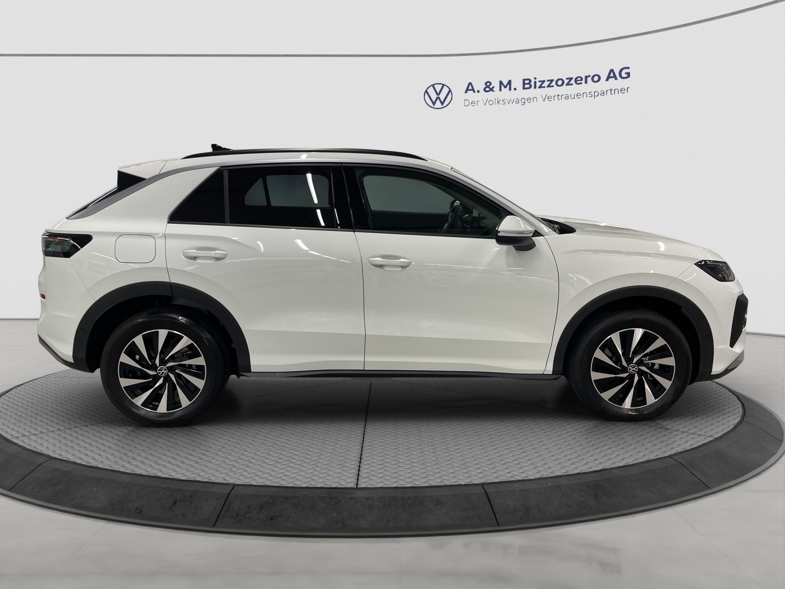 VW T-Roc 1.5 eTSI mHEV Life DSG-image-5