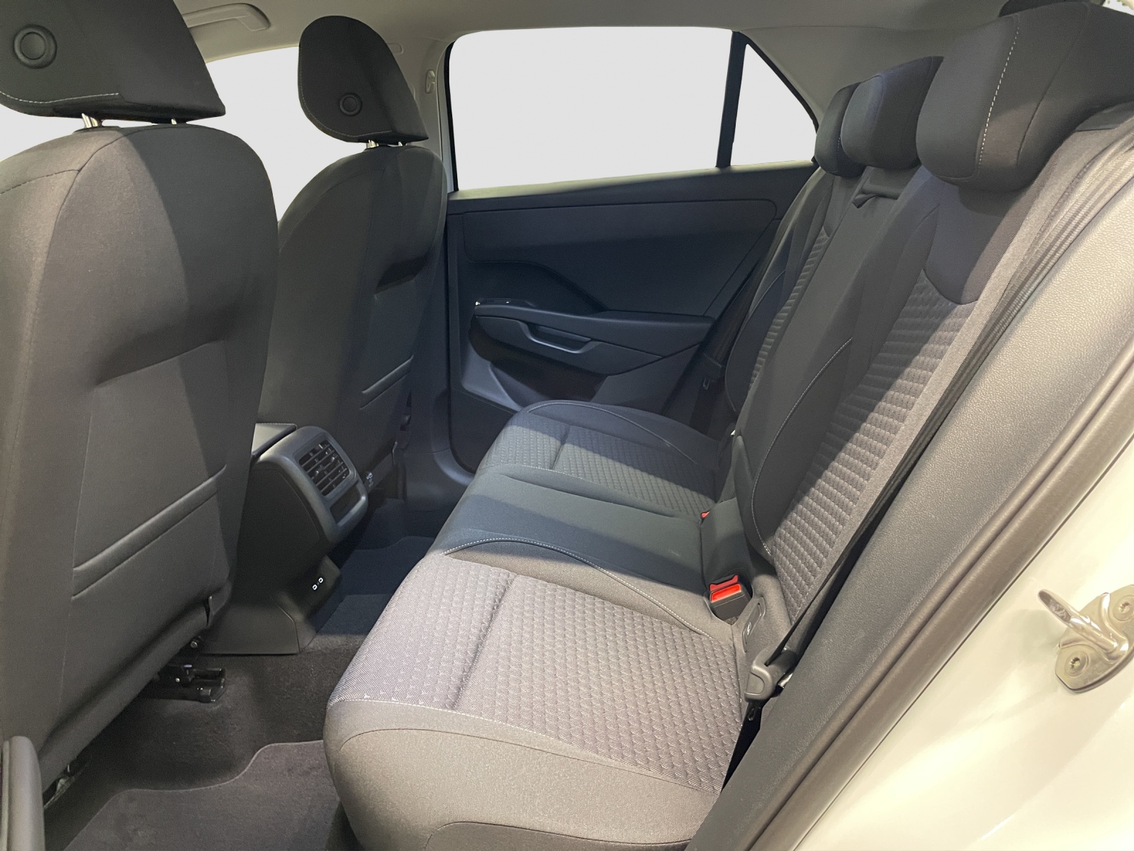 VW T-Roc 1.5 eTSI mHEV Life DSG-image-12