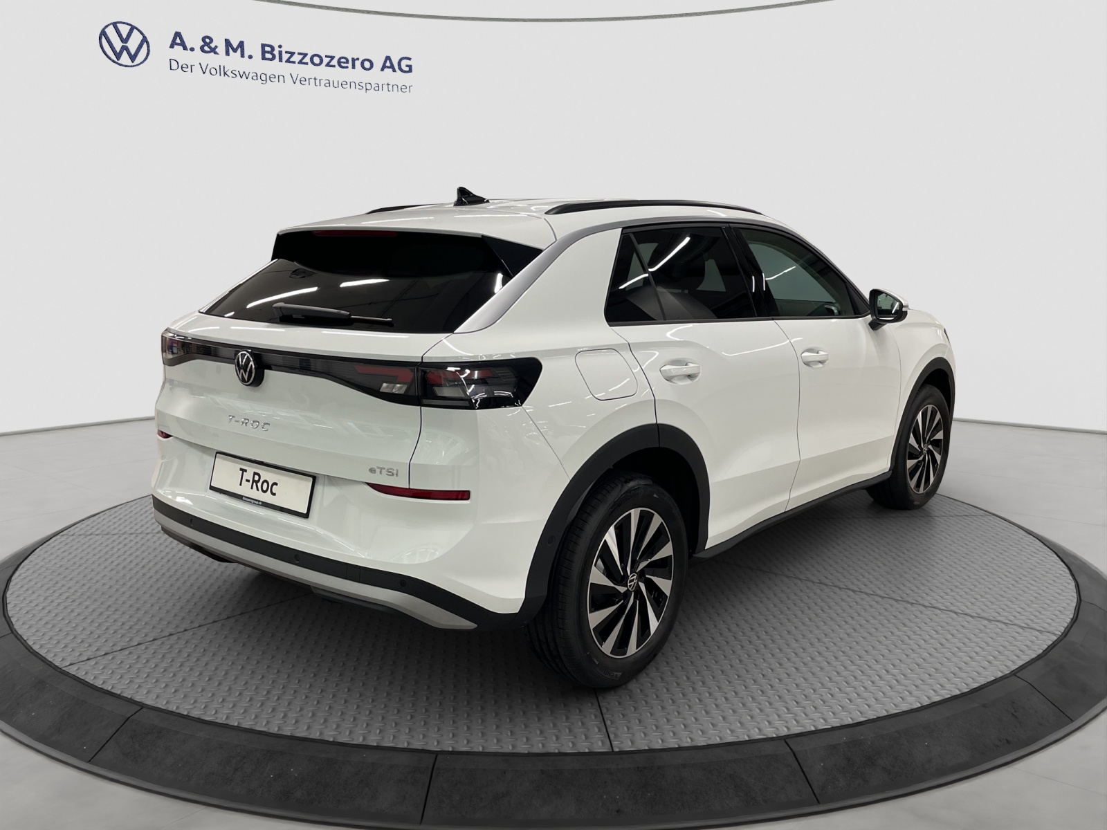 VW T-Roc 1.5 eTSI mHEV Life DSG-image-4