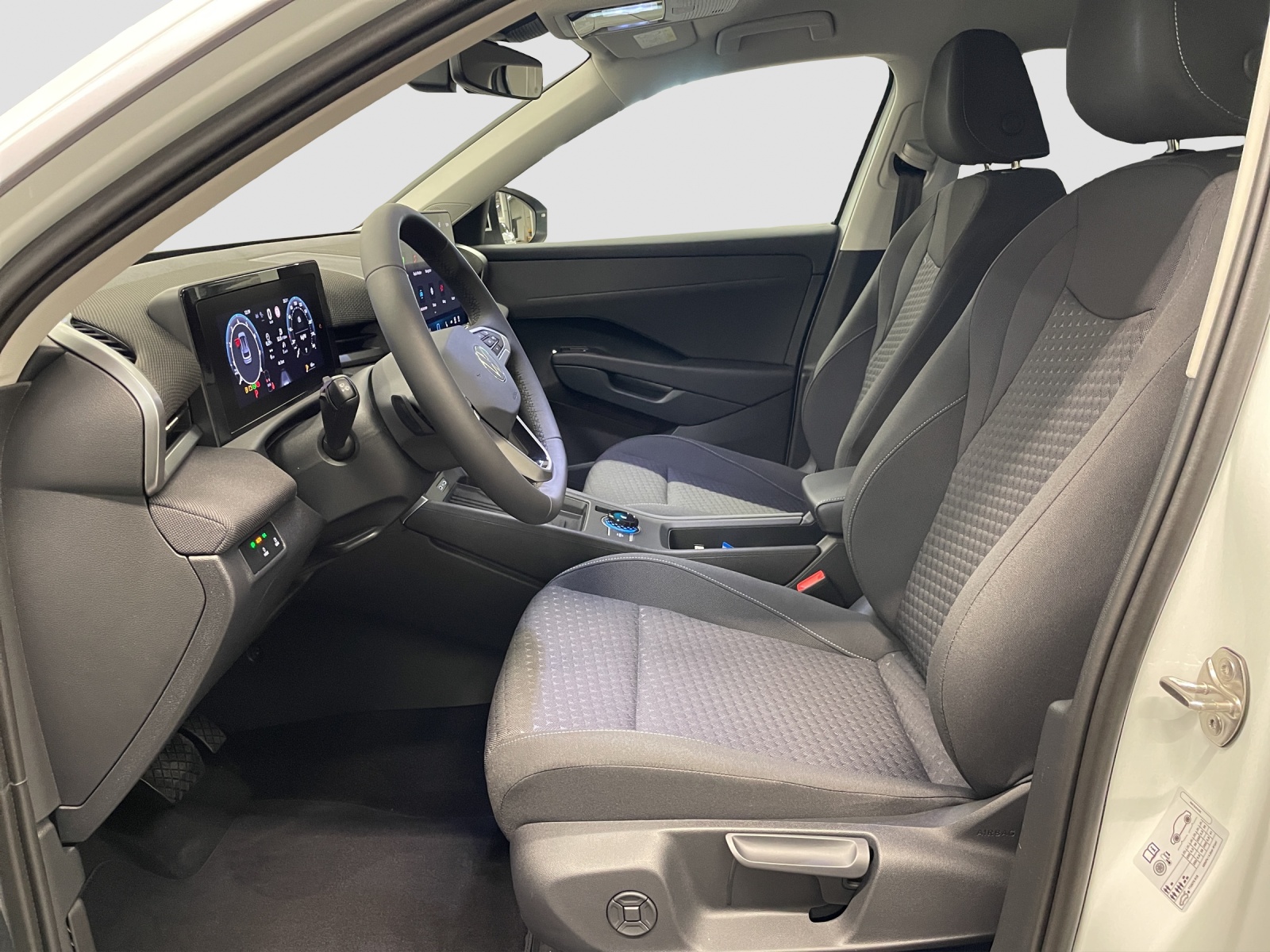 VW T-Roc 1.5 eTSI mHEV Life DSG-image-8
