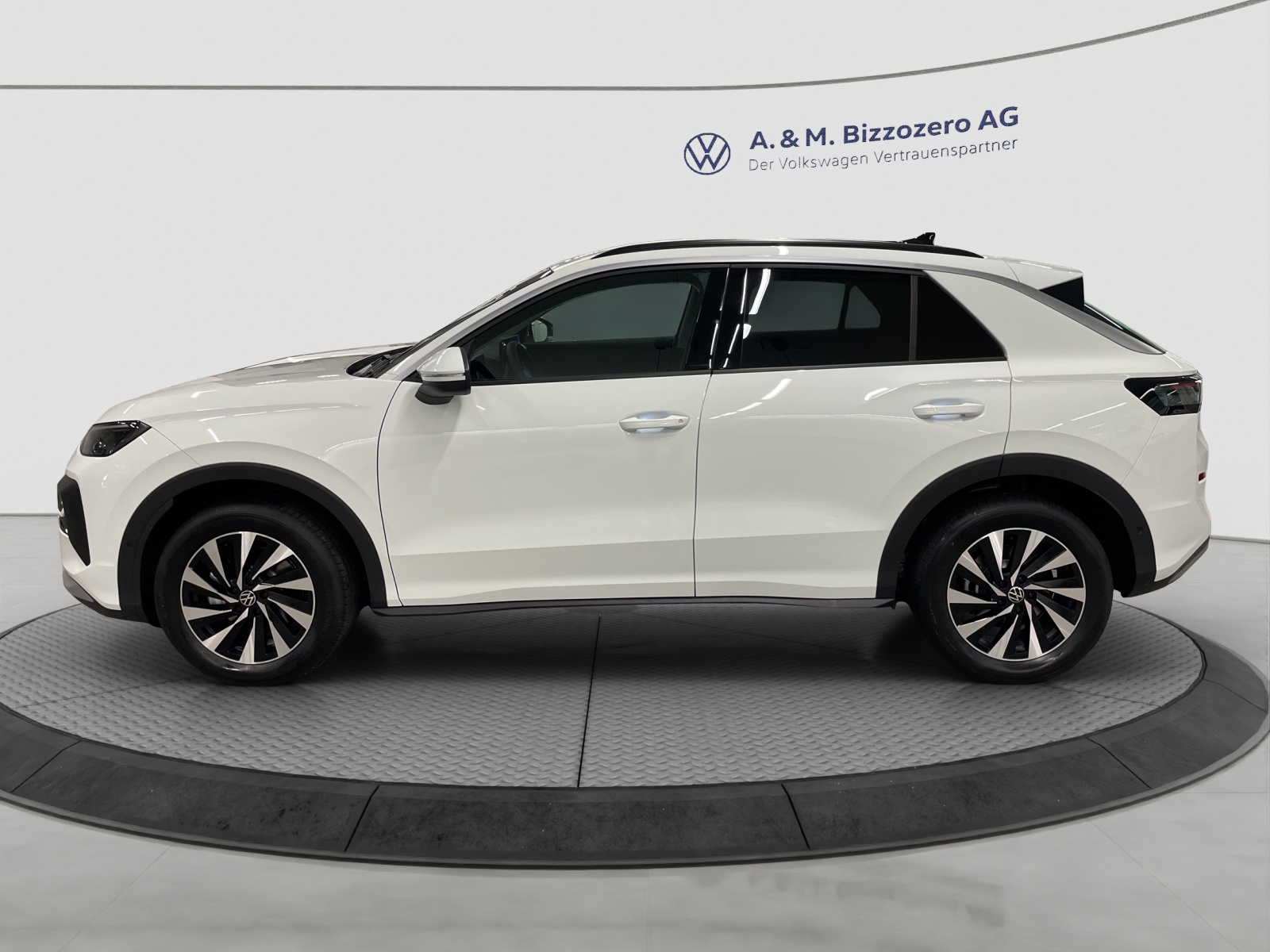 VW T-Roc 1.5 eTSI mHEV Life DSG-image-1