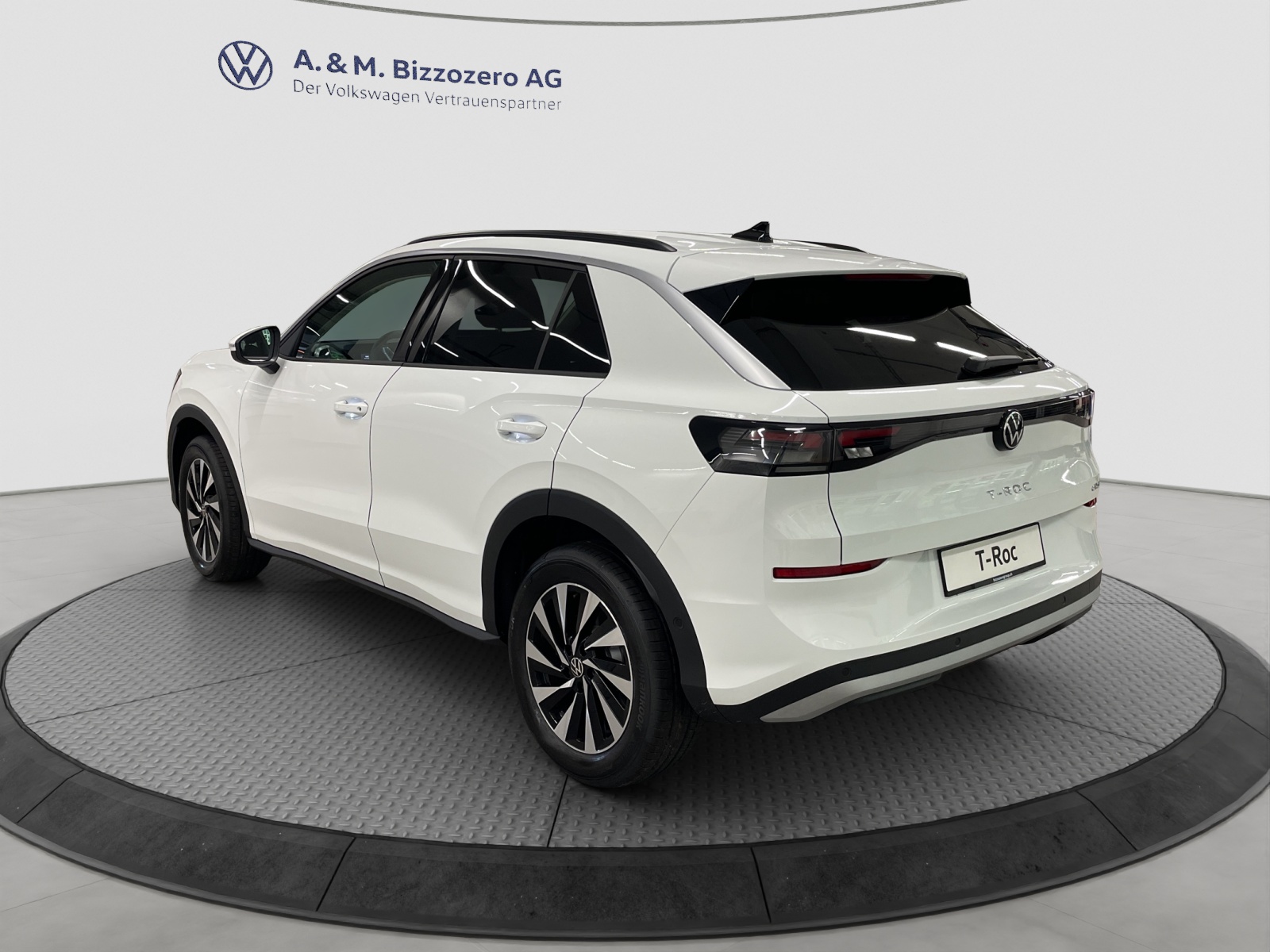 VW T-Roc 1.5 eTSI mHEV Life DSG-image-2