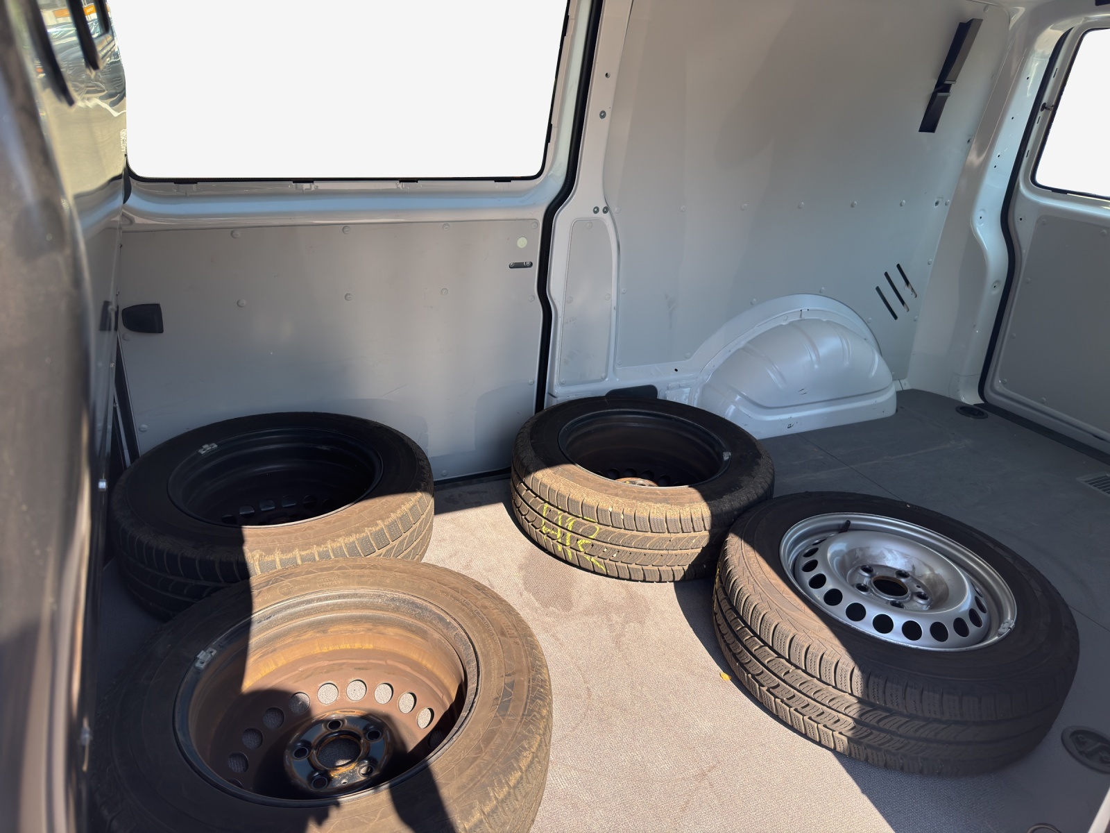 VW T6.1 2.0 TDI 4Motion DSG-image-11